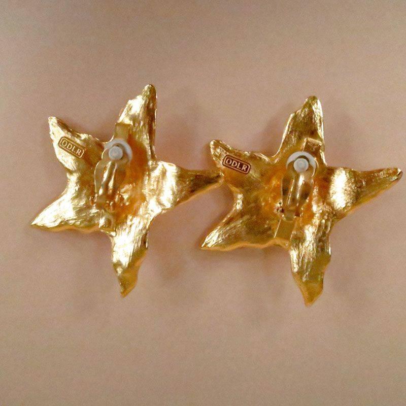 These stunning gold Oscar de la Renta gold starfish clip-on earrings are your  perfect statement accessory. A rare piece from the archives in gold tone metal clip on style.
 
Measurement:
 
3 inches accros