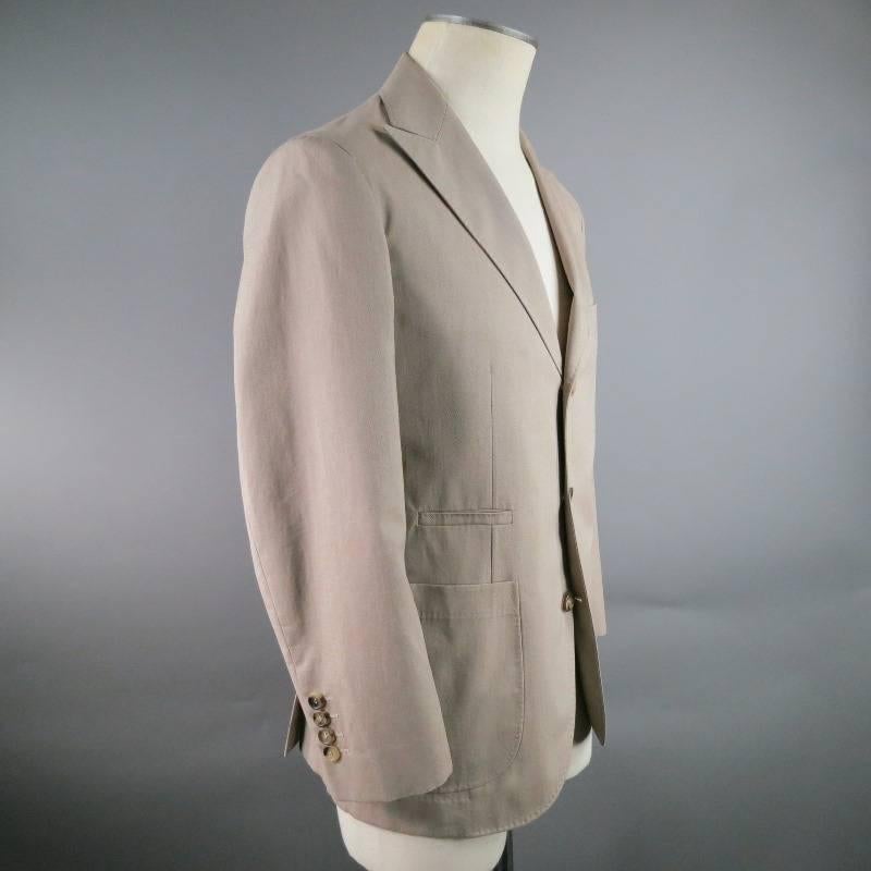 This BRUNELLO CUCINELLI 3 Button sports coat features a pick lapel, Half inside construction with front patch pockets. Made in Italy.
 
 
Excellent Pre- Owned Condition.
 
Tag: 46
 
Fits Like: US 36
 
 Measurements:
 
Shoulder: 16 1/2