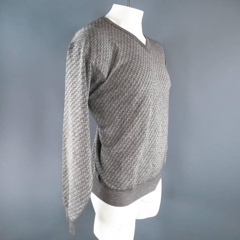 Men's BRIONI Size XL Black & White Woven Pattern Wool V Neck Pullover