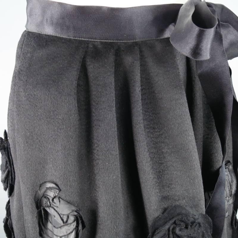 OSCAR DE LA RENTA Size 6 Black Wool / Angora Floral Embellished Skirt 2006 3