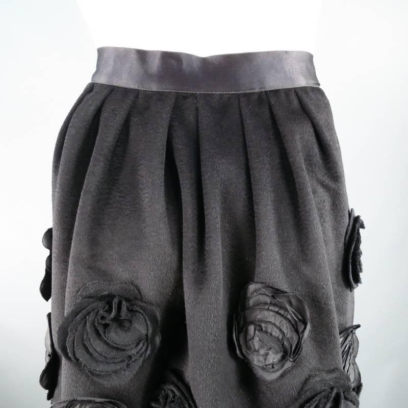 OSCAR DE LA RENTA Size 6 Black Wool / Angora Floral Embellished Skirt 2006 6