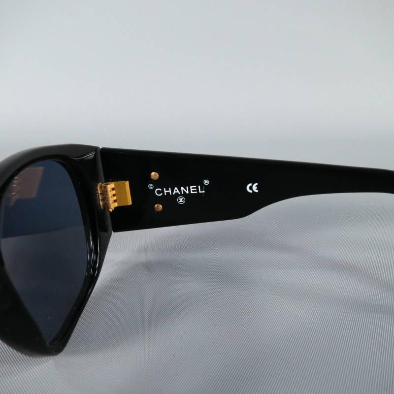 Women's or Men's Vintage CHANEL Black Acetate Gold CC Logo 01451 Sunglasses