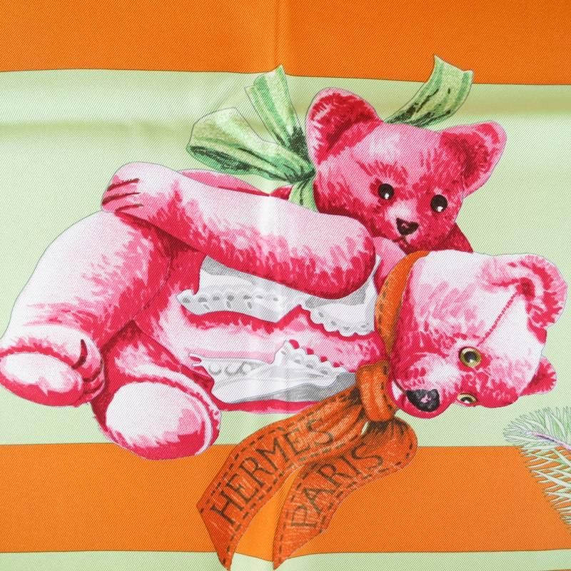 HERMES Orangefarbene Seide -Confidents des Coeurs- Rot & Blauer Teddybär-Schal 1