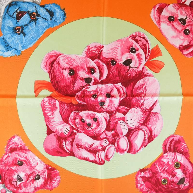 HERMES Orangefarbene Seide -Confidents des Coeurs- Rot & Blauer Teddybär-Schal 2