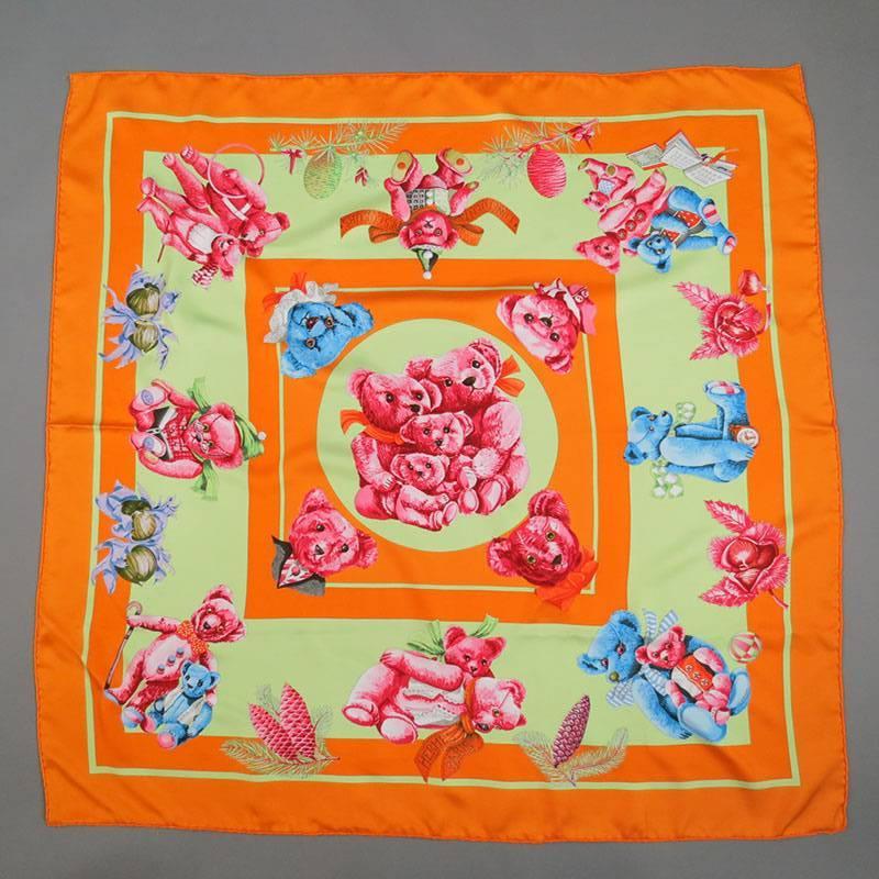 HERMES Orangefarbene Seide -Confidents des Coeurs- Rot & Blauer Teddybär-Schal 5