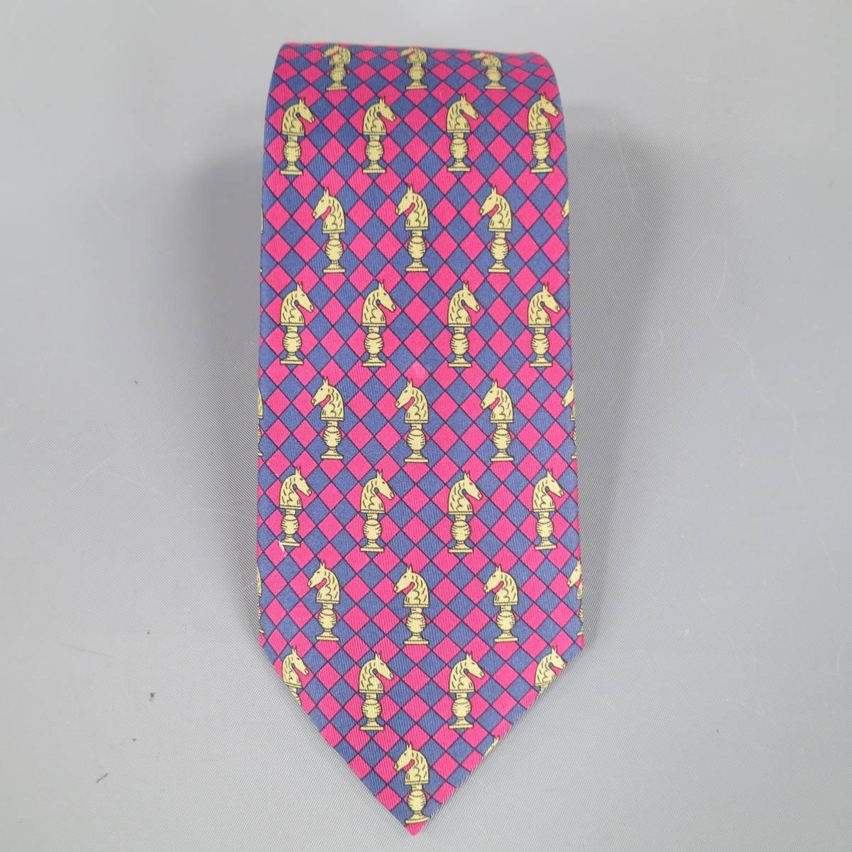 Horseshoe: HERMES tie consists of pure silk and features red and green chevron graphic with interwoven horse shoe detail, in navy,made in Italy.
 
Excellent Pre-Owned Condition    
Marked: 7119 FA

Knight: HERMES tie consists of 100% silk