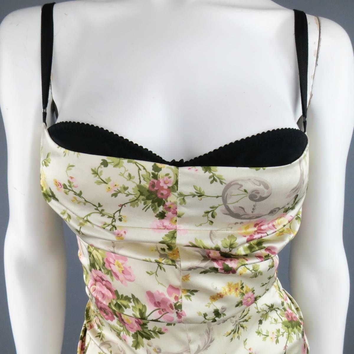 DOLCE & GABBANA bustier top comes in a cream & pink floral brocade print stretch silk and features a black bra inlay with adjustable straps and zipper closure in the back. Made in Italy.
 
Good Pre-Owned Condition.
Marked: 44
 
Measurements
