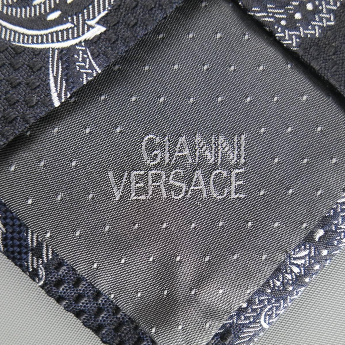 Vintage GIANNI VERSACE Black & White Paisley Silk Tie In Excellent Condition In San Francisco, CA