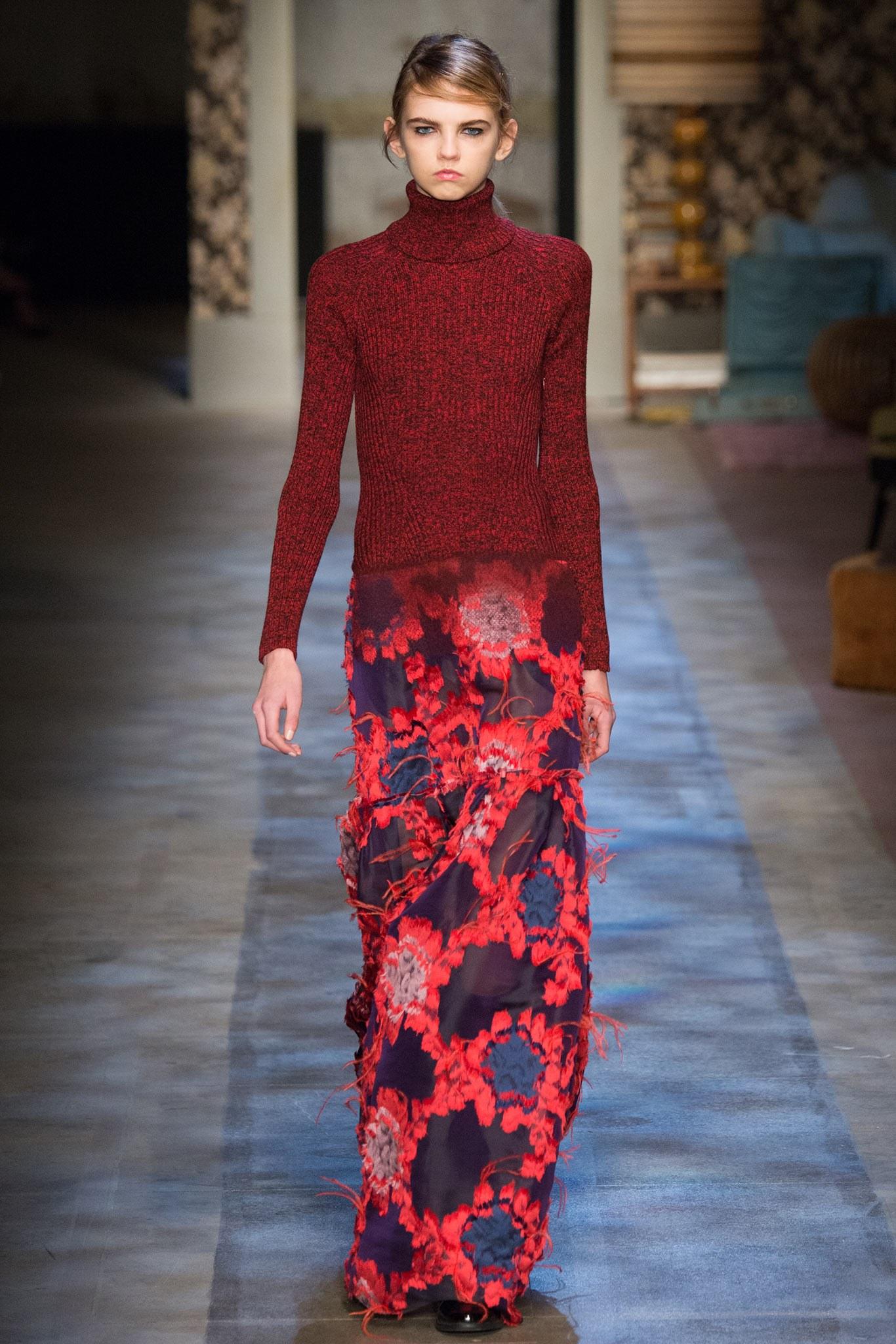 This fabulous ERDEM evening gown features a red and black heathered knit turtleneck top, felted mid section, and eggplant purple organza mermaid skirt with red ostrich feather accents. Care tags removed. as-is. Worn once. no signs of wear.
Excellent