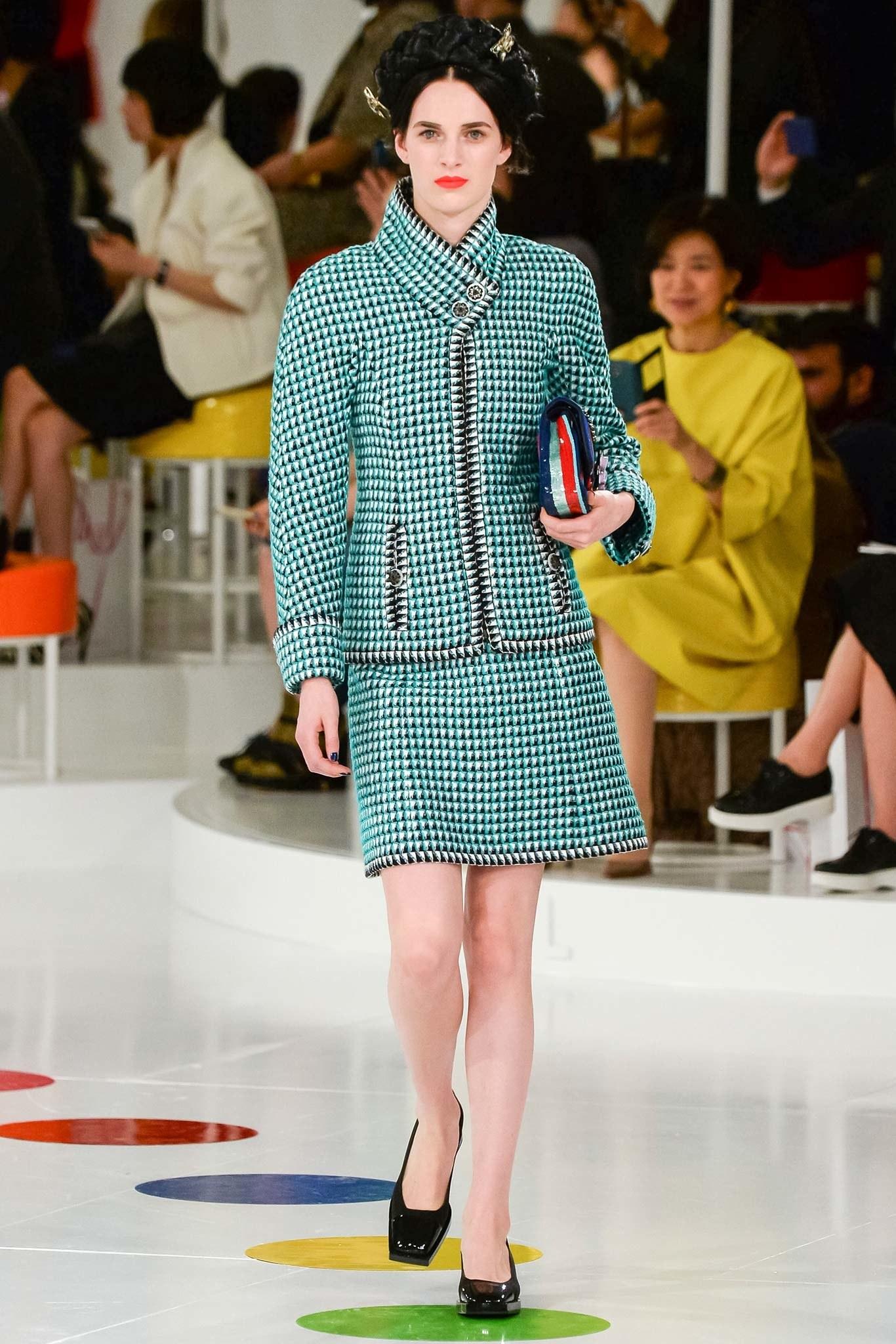 This fabulous CHANEL Paris-Seoul jacket from Cruise 2016 Collection comes in turquoise green, black and white geometric print Fantasy Tweed with mother of pearl metal and black crystal embellished buttons, wrap collar, double zip closure, slit