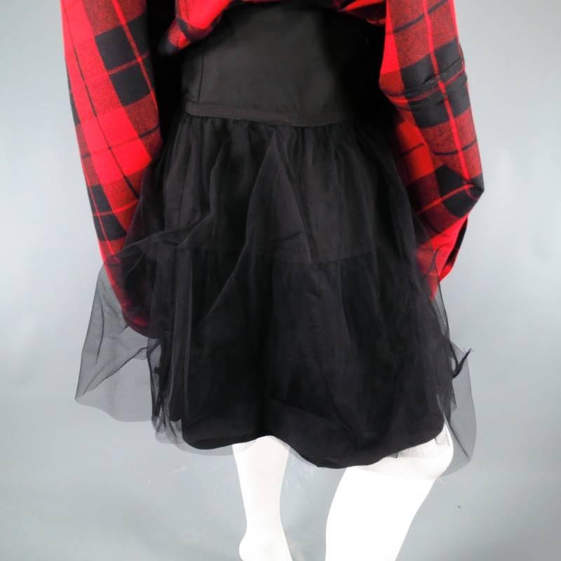 D&G Size 2 Red & Black Plaid Lana Wool Pleated Crinoline Skirt In Excellent Condition In San Francisco, CA