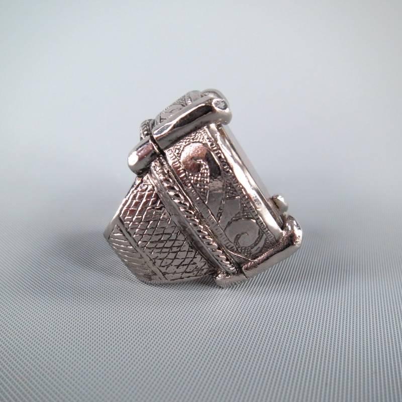 Fabulous oversized cocktail ring by ROBERTO CAVALLI. An ultra chic style featuring a large oval flat brown stone in a gorgeous engraved silver tone base. Made in Italy.
 
Excellent Pre-Owned Condition.
 
Length: 1 in.
Width: 0.75 in.
Depth: