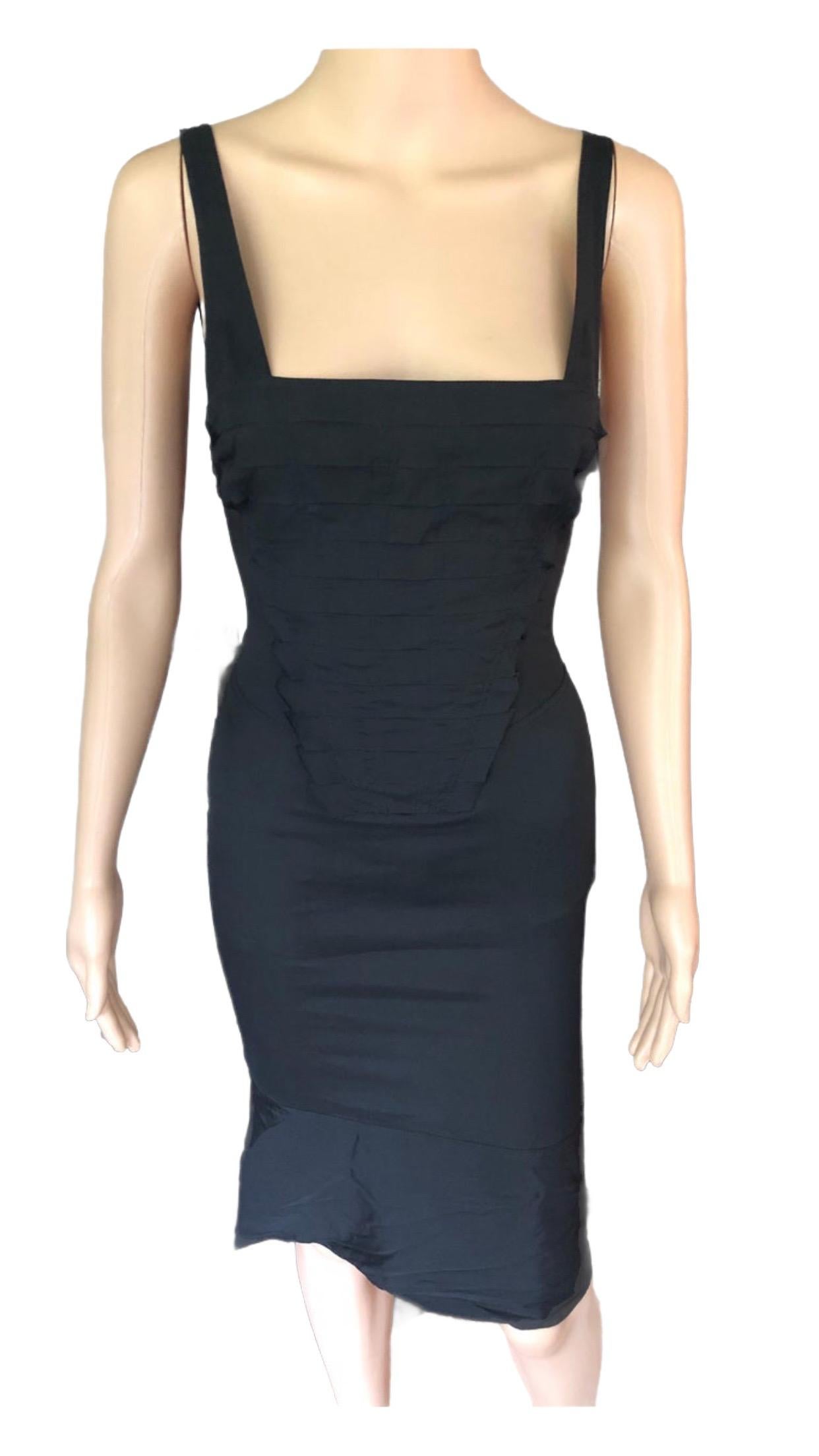 Schwarzes Kleid mit Ausschnitt von Gucci by Tom Ford, S/S 2004 im Angebot 5