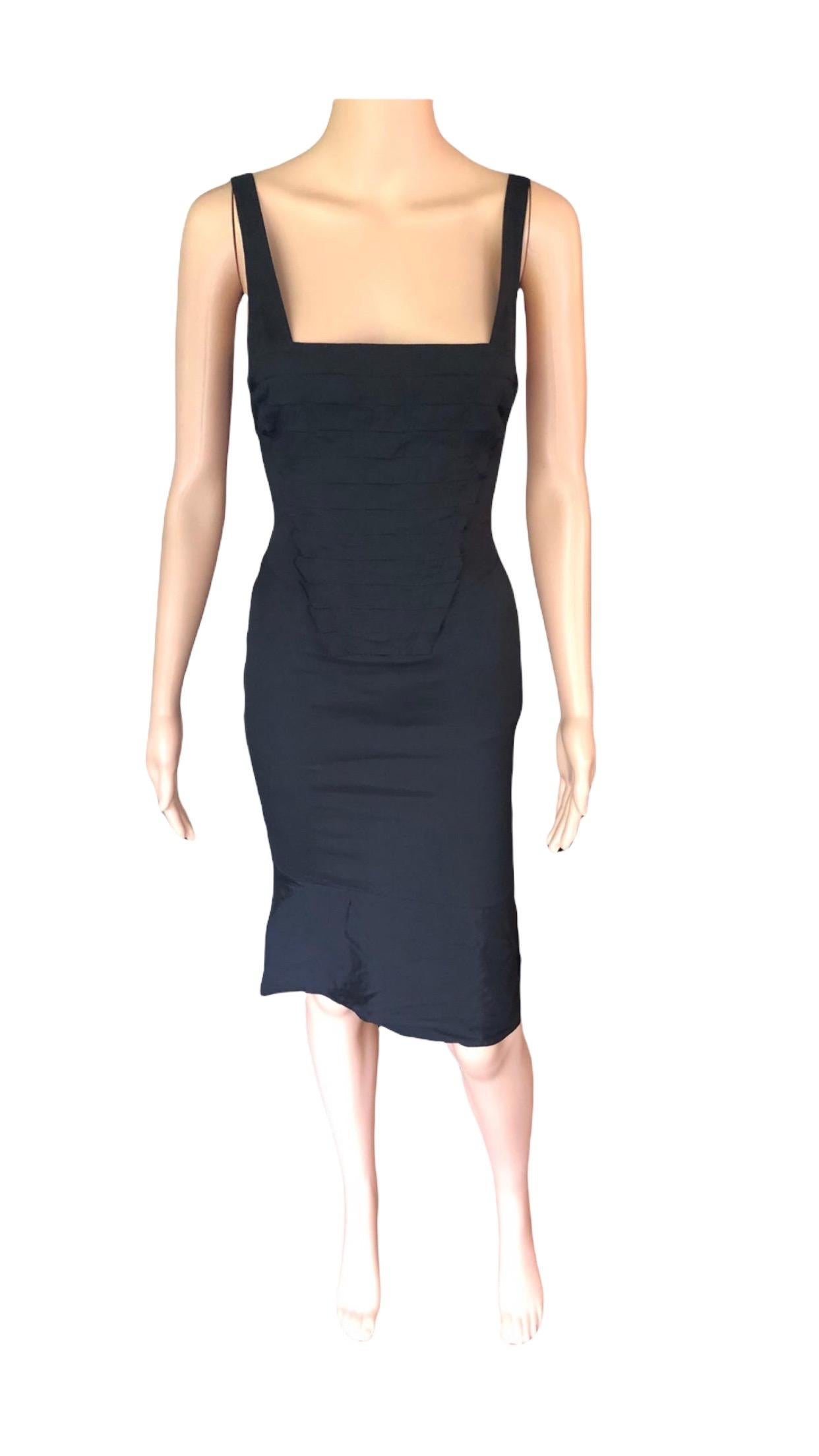 Schwarzes Kleid mit Ausschnitt von Gucci by Tom Ford, S/S 2004 im Angebot 8