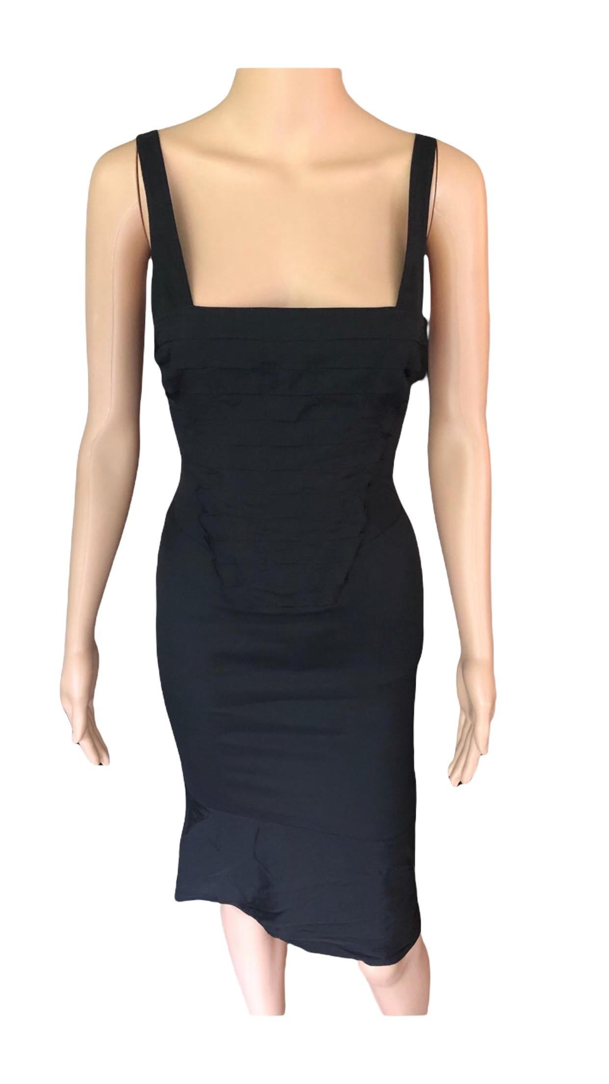 Schwarzes Kleid mit Ausschnitt von Gucci by Tom Ford, S/S 2004 im Angebot 9