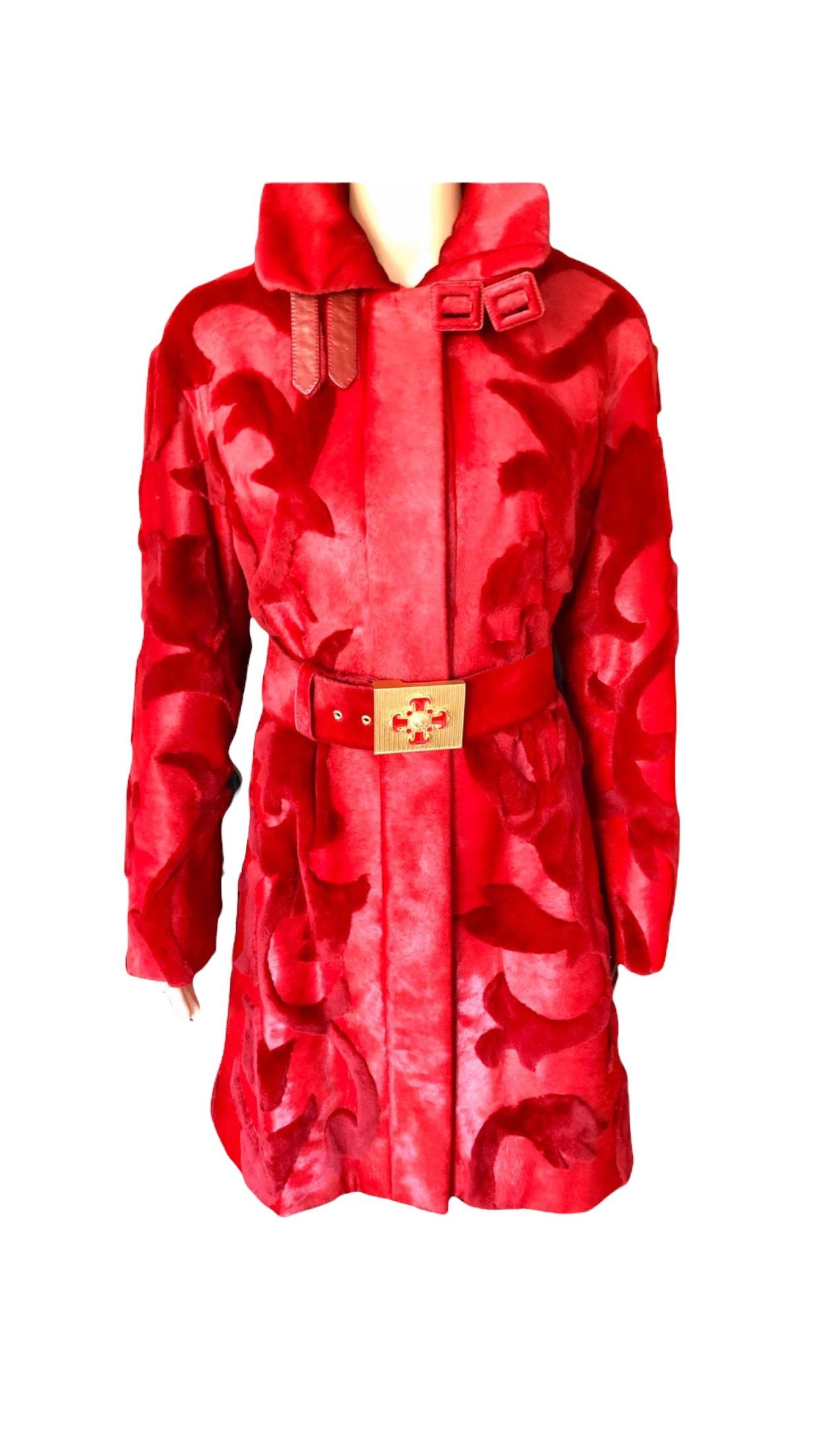 Versace F/W 2011 Runway Mink Fur and Leather Belted Knee-Length Red Jacket Coat For Sale 6