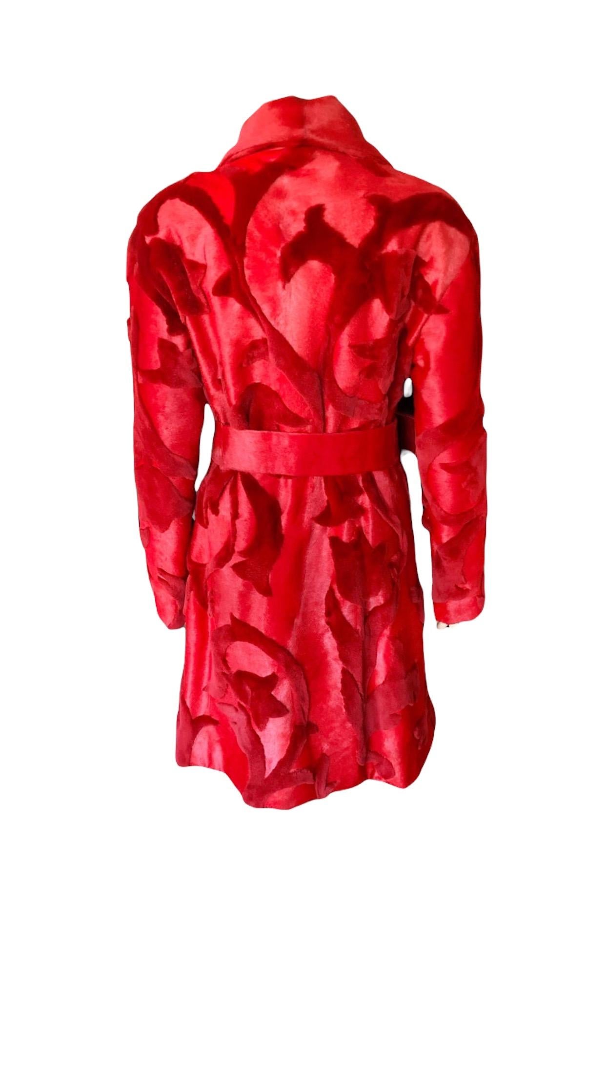 Versace F/W 2011 Runway Mink Fur and Leather Belted Knee-Length Red Jacket Coat For Sale 8