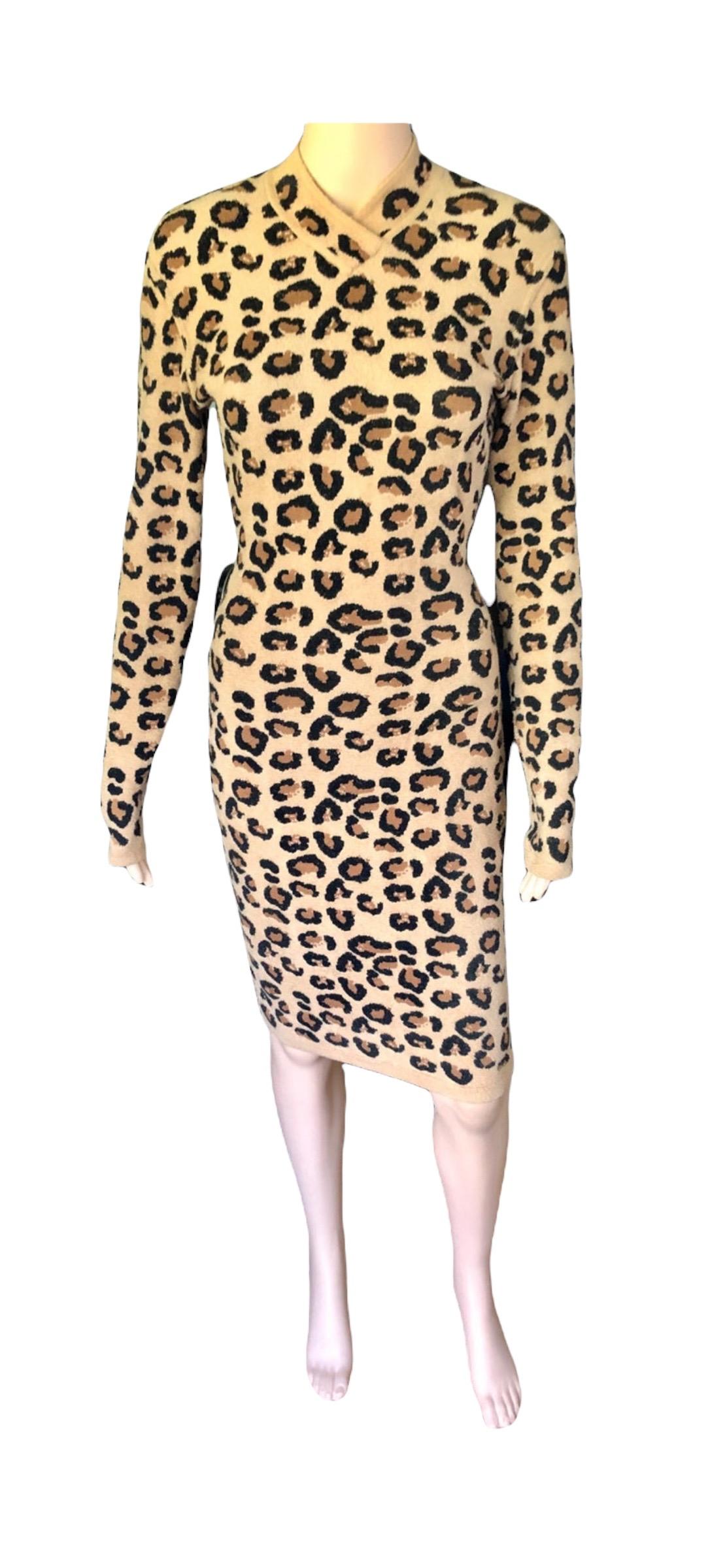 Azzedine Alaia - Robe moulante vintage emblématique à imprimé léopard, issue d'un défilé, automne-hiver 1991 en vente 4