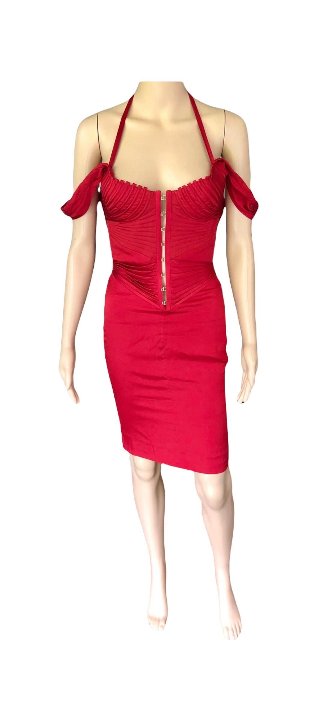 Tom Ford für Gucci F/W 2003 Laufsteg Bustier Korsett Seide Rotes Kleid 9