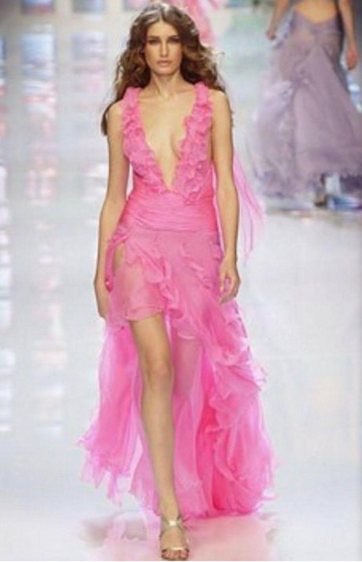 Neu Versace S/S 2004 Laufsteg Kleid mit tiefem Ausschnitt und offenem Rückenausschnitt im Zustand „Neu“ in Naples, FL