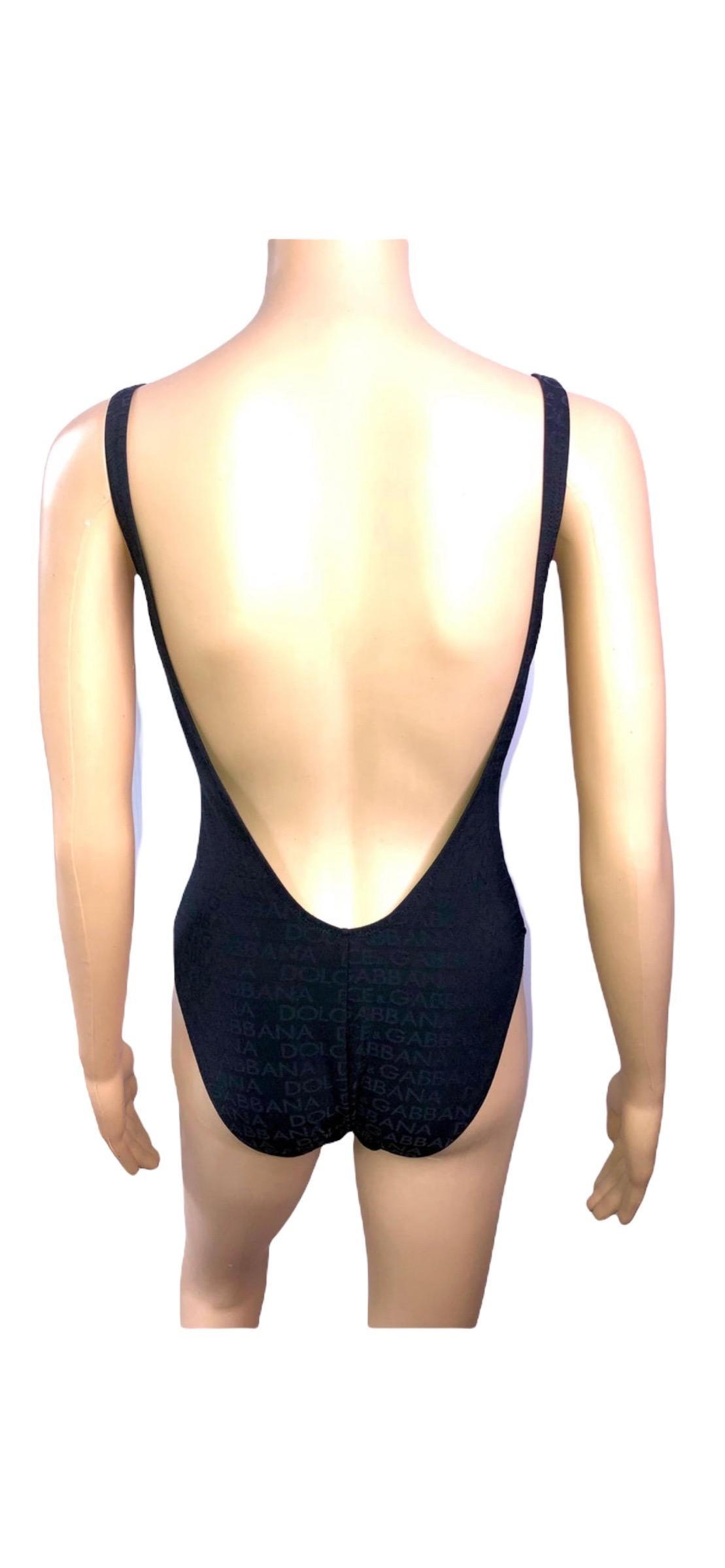 Maillot de bain body noir vintage Dolce & Gabbana avec logo et monogramme, circa 1990 en vente 8