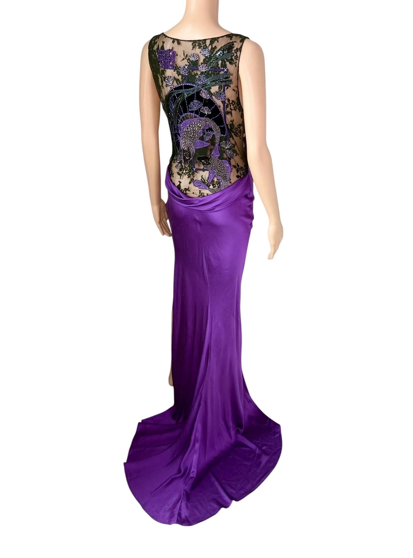 Roberto Cavalli F/W 2006 Laufsteg Verschönertes Hochgeschlitztes Lila Seiden Abendkleid im Zustand „Gut“ im Angebot in Naples, FL