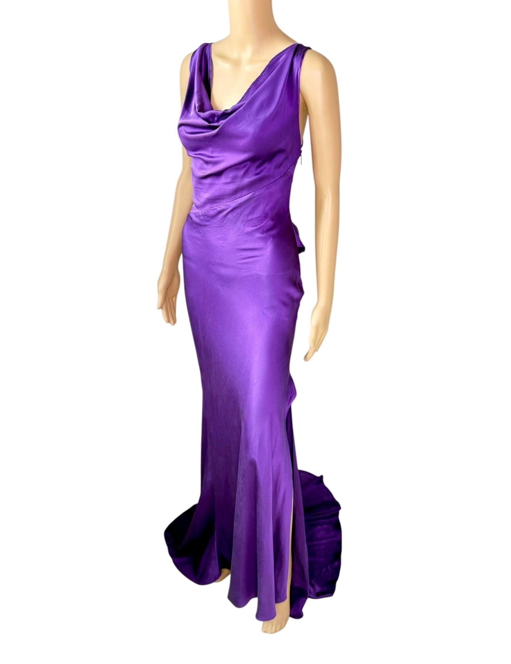 Roberto Cavalli F/W 2006 Laufsteg Verschönertes Hochgeschlitztes Lila Seiden Abendkleid im Angebot 1