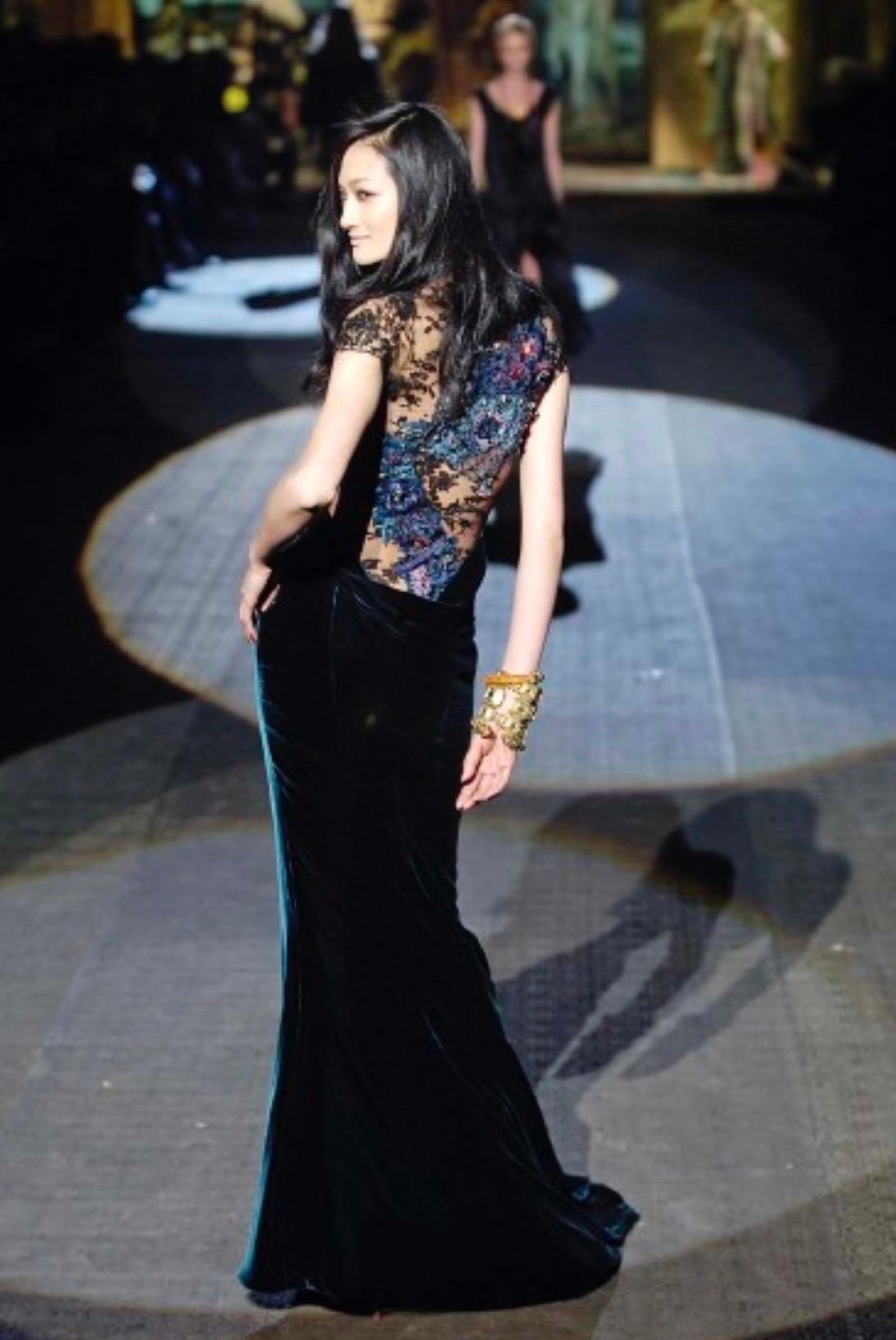 Roberto Cavalli F/W 2006 Laufsteg Verschönertes Hochgeschlitztes Lila Seiden Abendkleid im Angebot 9