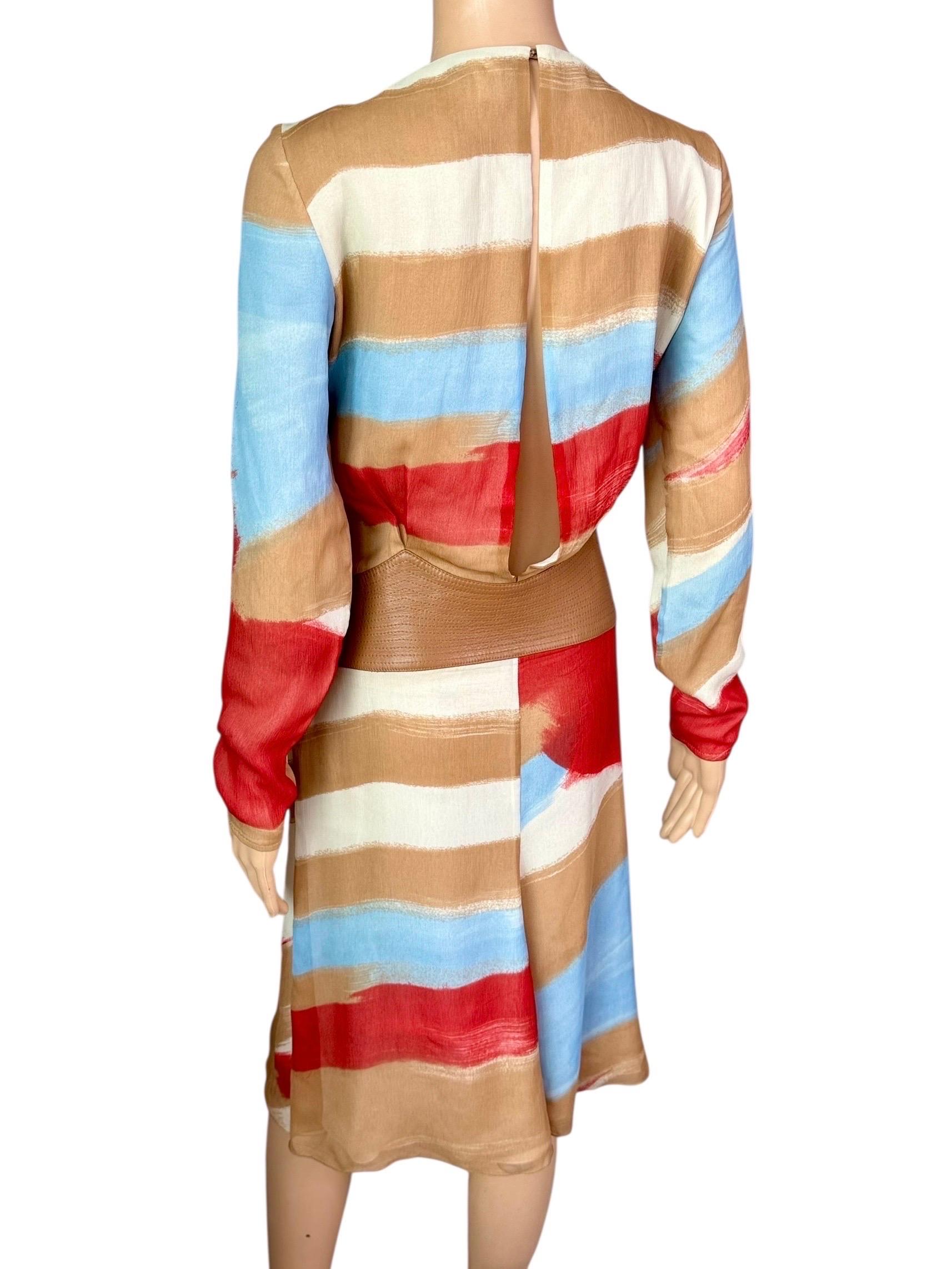 Gianni Versace F/W 2001 Runway Leather Cutout Keyhole Abstract Print Dress (Robe en cuir avec découpe et trou de serrure) Bon état - En vente à Naples, FL