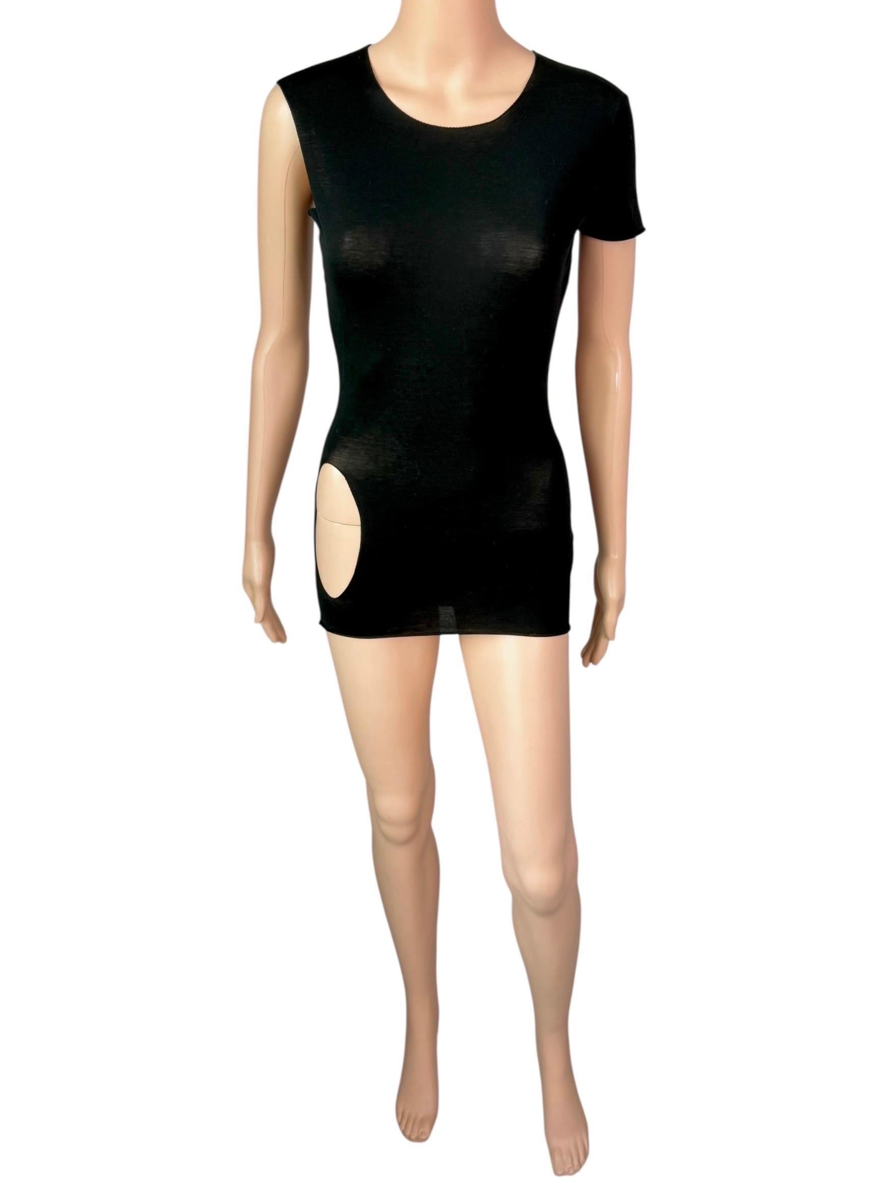 Gucci by Tom Ford per la P/E 2001: ritaglio della passerella e micro-abito trasparente, T-Shirt Crop Top in vendita 5
