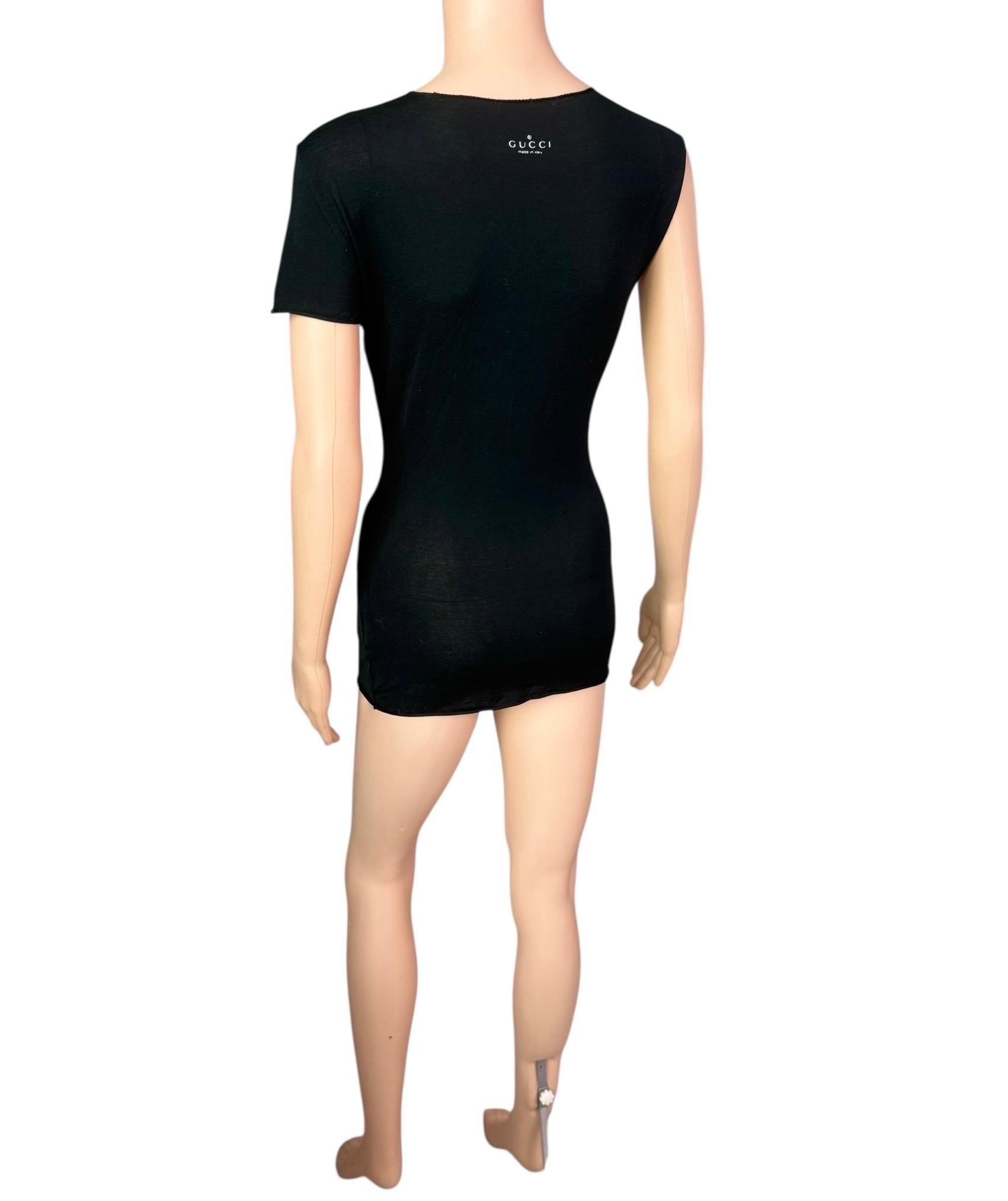 Gucci by Tom Ford per la P/E 2001: ritaglio della passerella e micro-abito trasparente, T-Shirt Crop Top in vendita 9