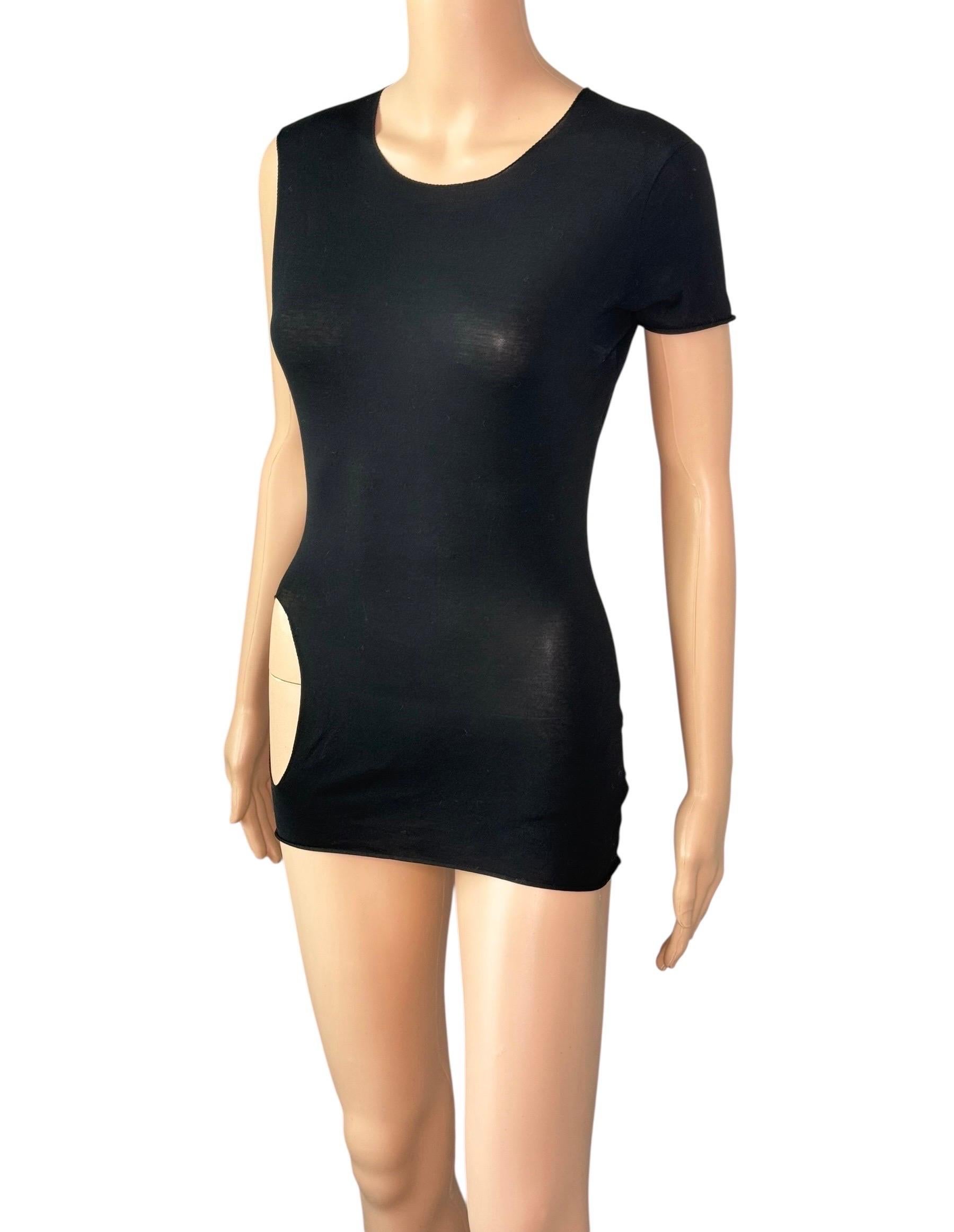 Gucci by Tom Ford per la P/E 2001: ritaglio della passerella e micro-abito trasparente, T-Shirt Crop Top in vendita 1