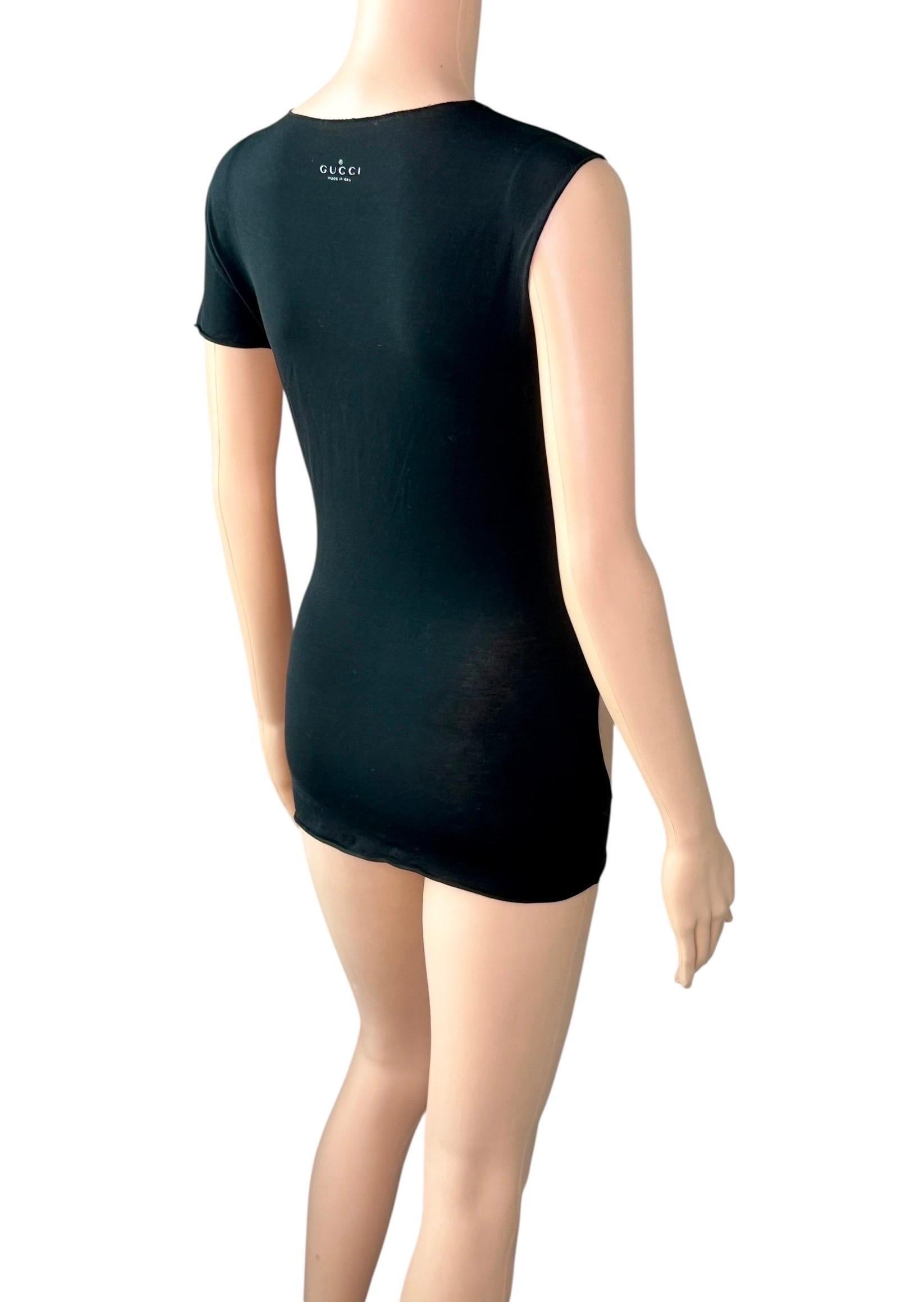 Gucci by Tom Ford per la P/E 2001: ritaglio della passerella e micro-abito trasparente, T-Shirt Crop Top in vendita 6