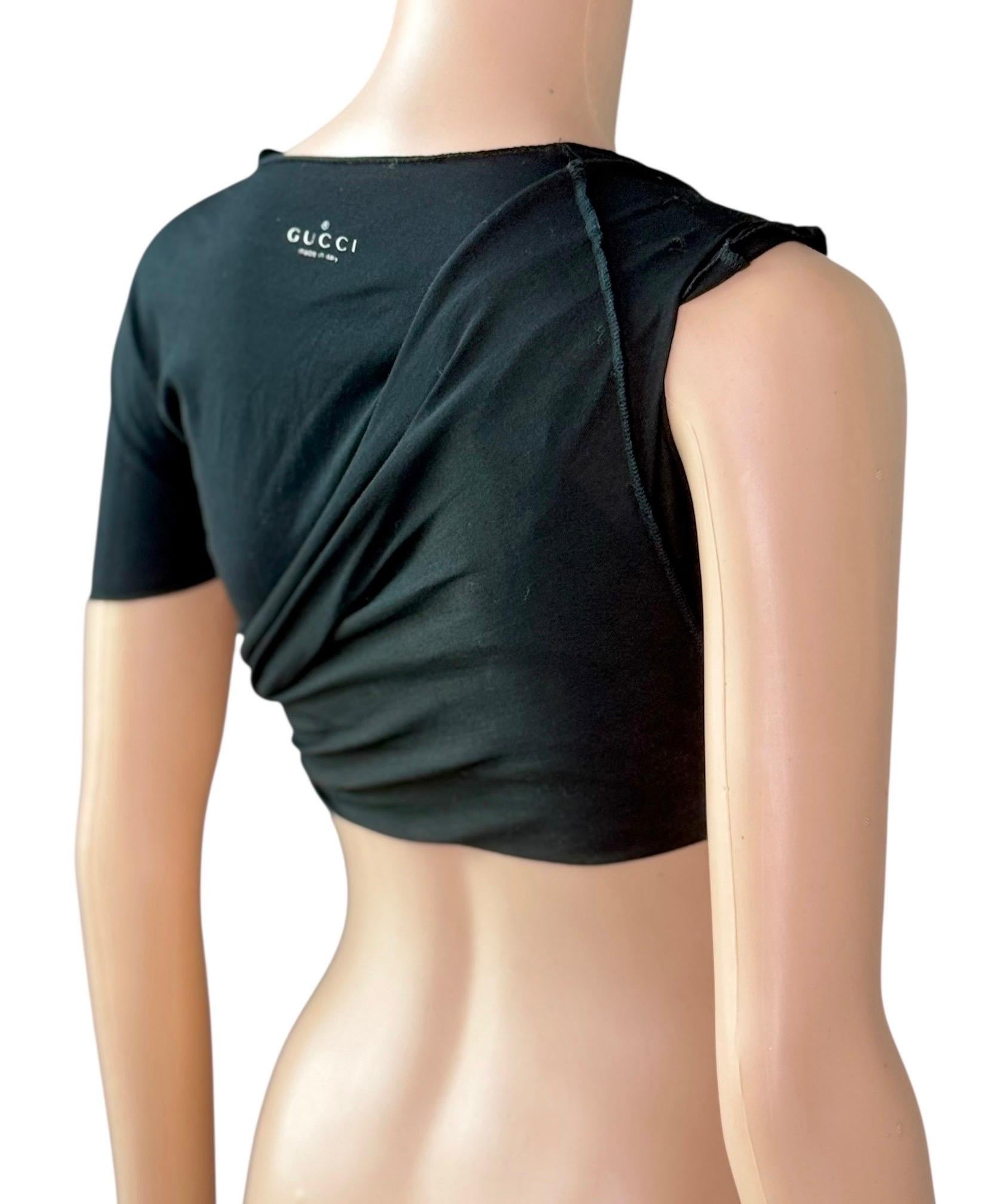 Gucci by Tom Ford per la P/E 2001: ritaglio della passerella e micro-abito trasparente, T-Shirt Crop Top in vendita 11