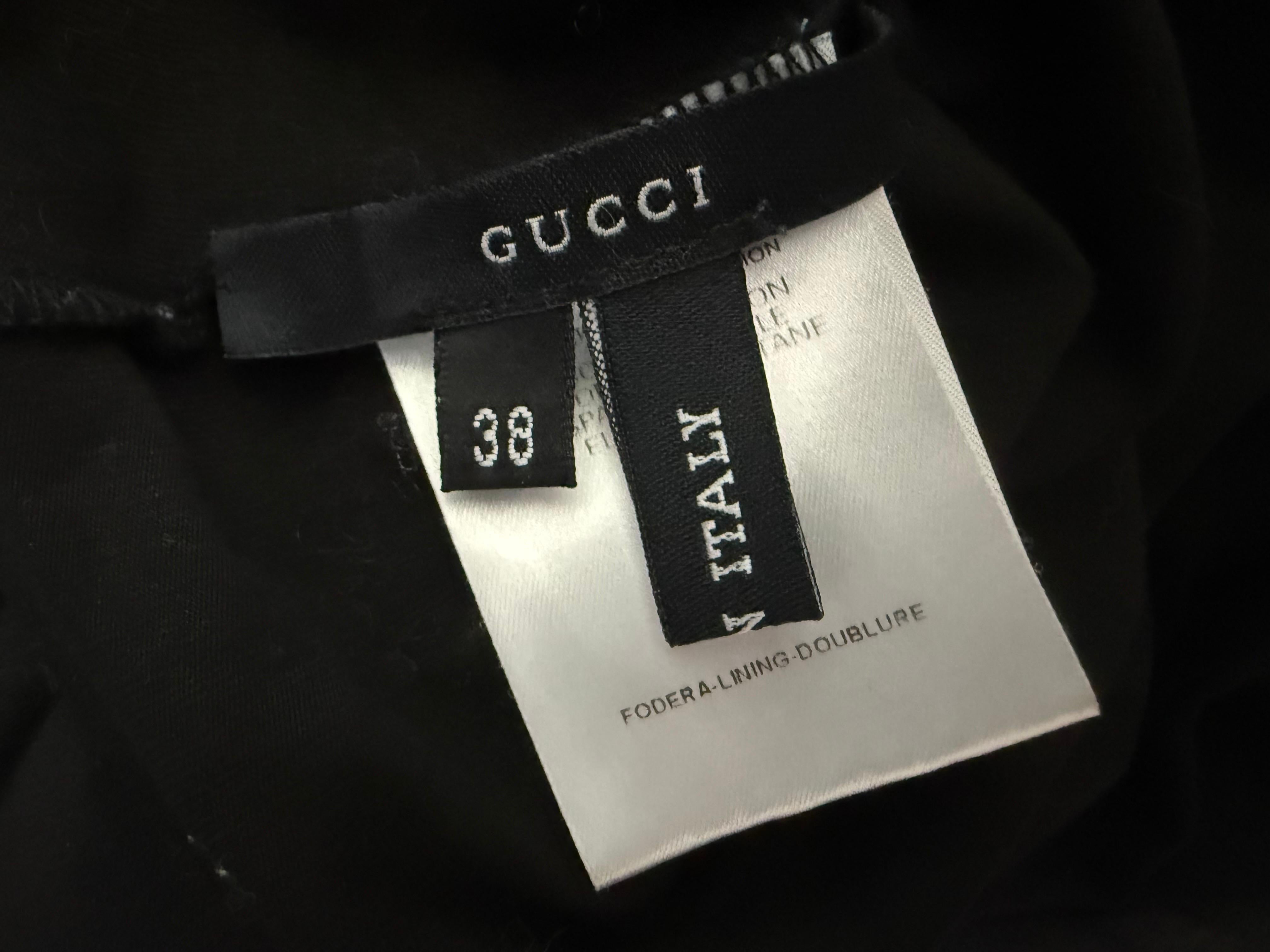 Gucci by Tom Ford per la P/E 2001: ritaglio della passerella e micro-abito trasparente, T-Shirt Crop Top in vendita 15