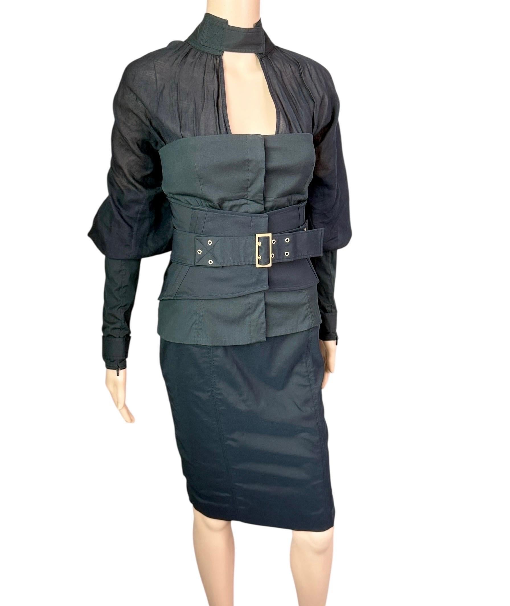Tom Ford for Gucci F/W 2003 Runway Corset Belt & Jacket Top & Skirt Suit Black 2 Piece Set Ensemble 

Les trois pièces sont présentées sur le podium dans des looks distincts.

Taille : la veste et la jupe sont de taille IT 42, la ceinture est de
