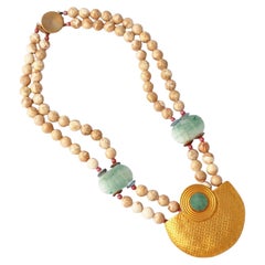 Collana con perline di pietra preziosa e medaglione modernista di Tulla Booth's, anni '80