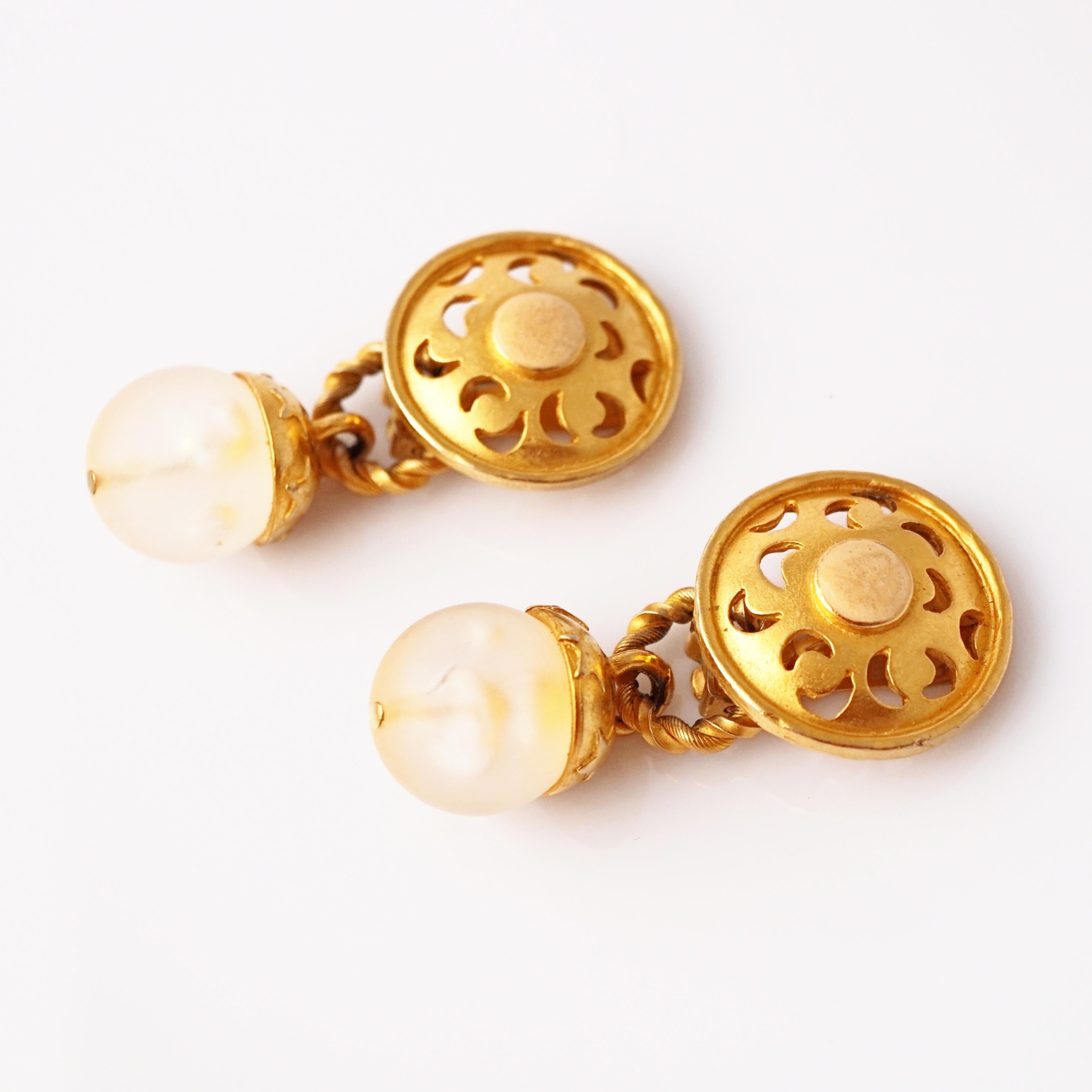 Pendientes colgantes de luna y estrellas con gota de esfera esmerilada de Leslie Block, años 80 en Bueno estado para la venta en McKinney, TX