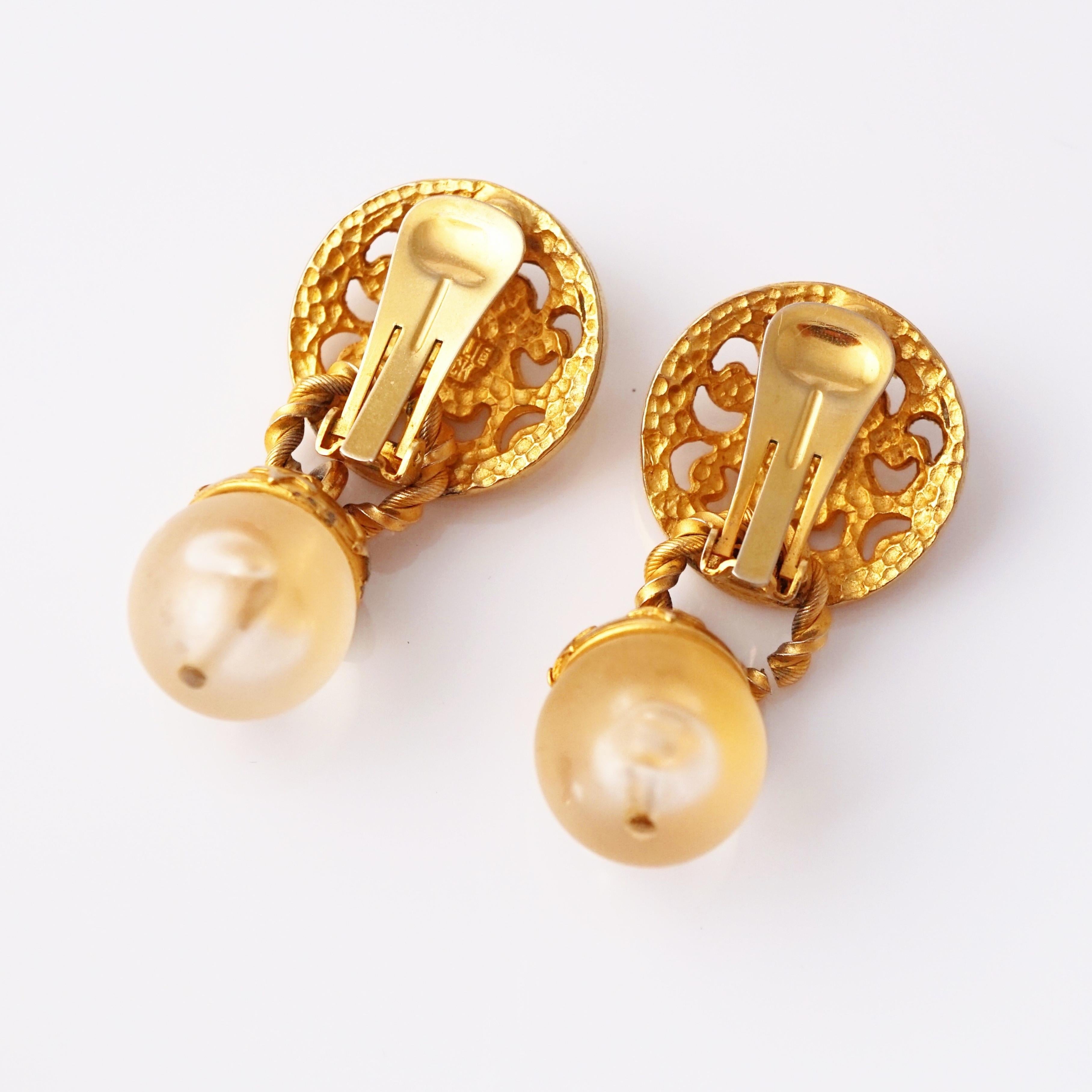 De las mujeres Pendientes colgantes de luna y estrellas con gota de esfera esmerilada de Leslie Block, años 80 en venta
