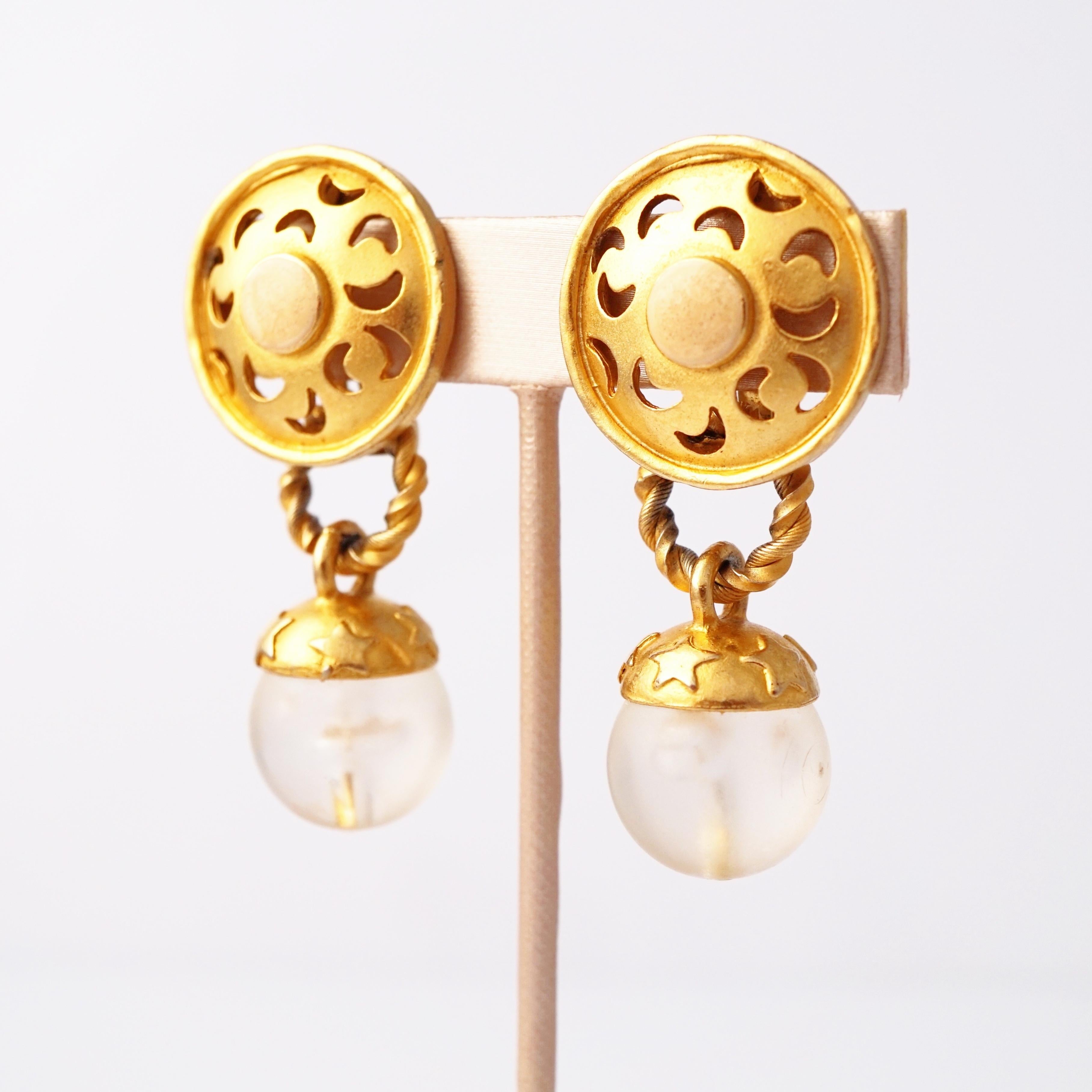 Pendientes colgantes de luna y estrellas con gota de esfera esmerilada de Leslie Block, años 80 Moderno en venta