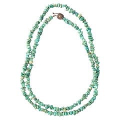 Collana di perline con gemme di turchese da 35 pollici, anni '50