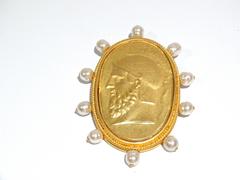 1980s Linda Levinson Trojan Brooch w Fresh Water Pearls