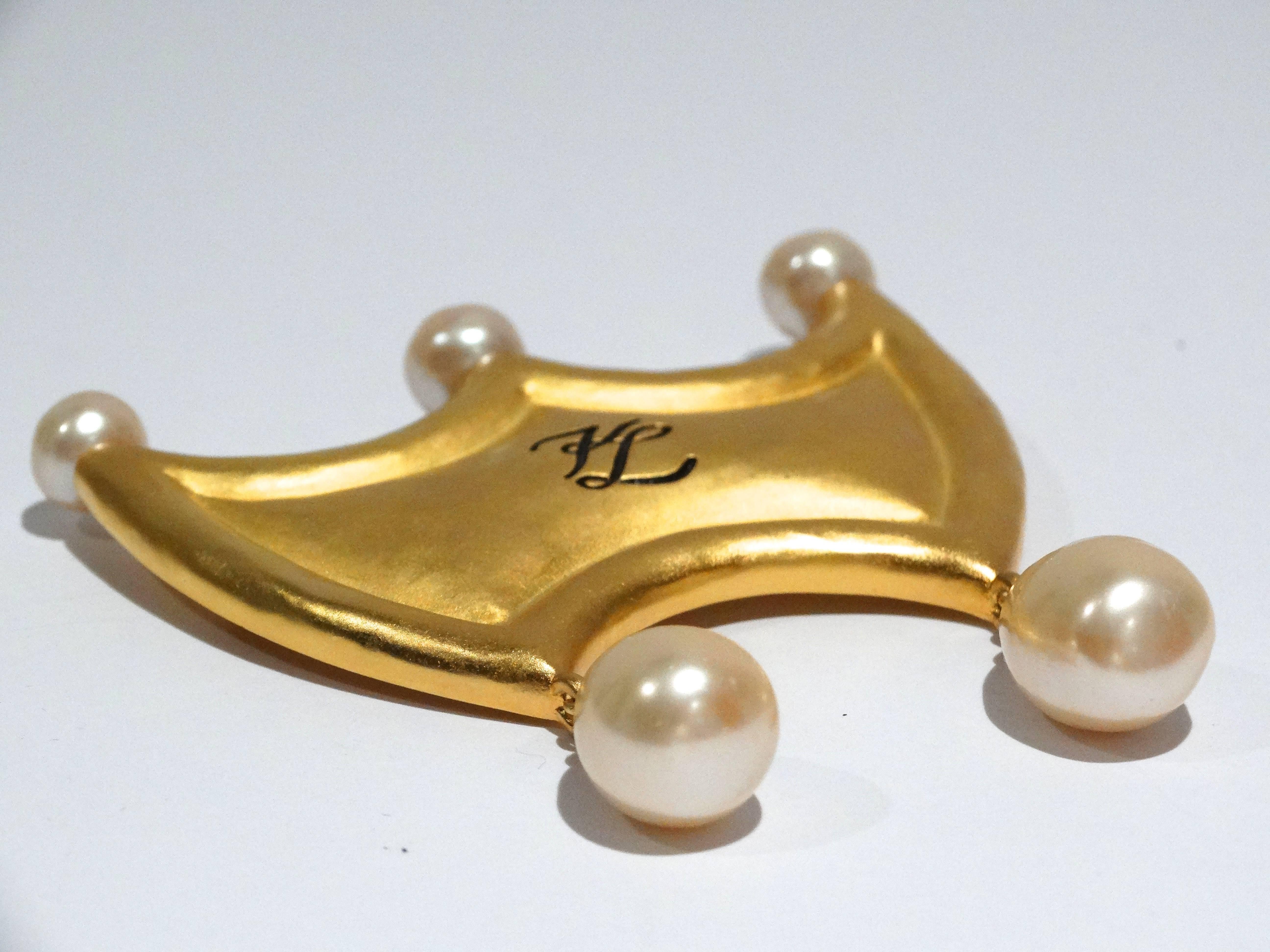 1980's large Karl Lagerfeld matte gilt gold crown with 5 faux pearls brooch pin. Signed KL on back for Karl Lagerfeld. This is brooch is in excellent condition with very minimal wear. The brooch measures 3