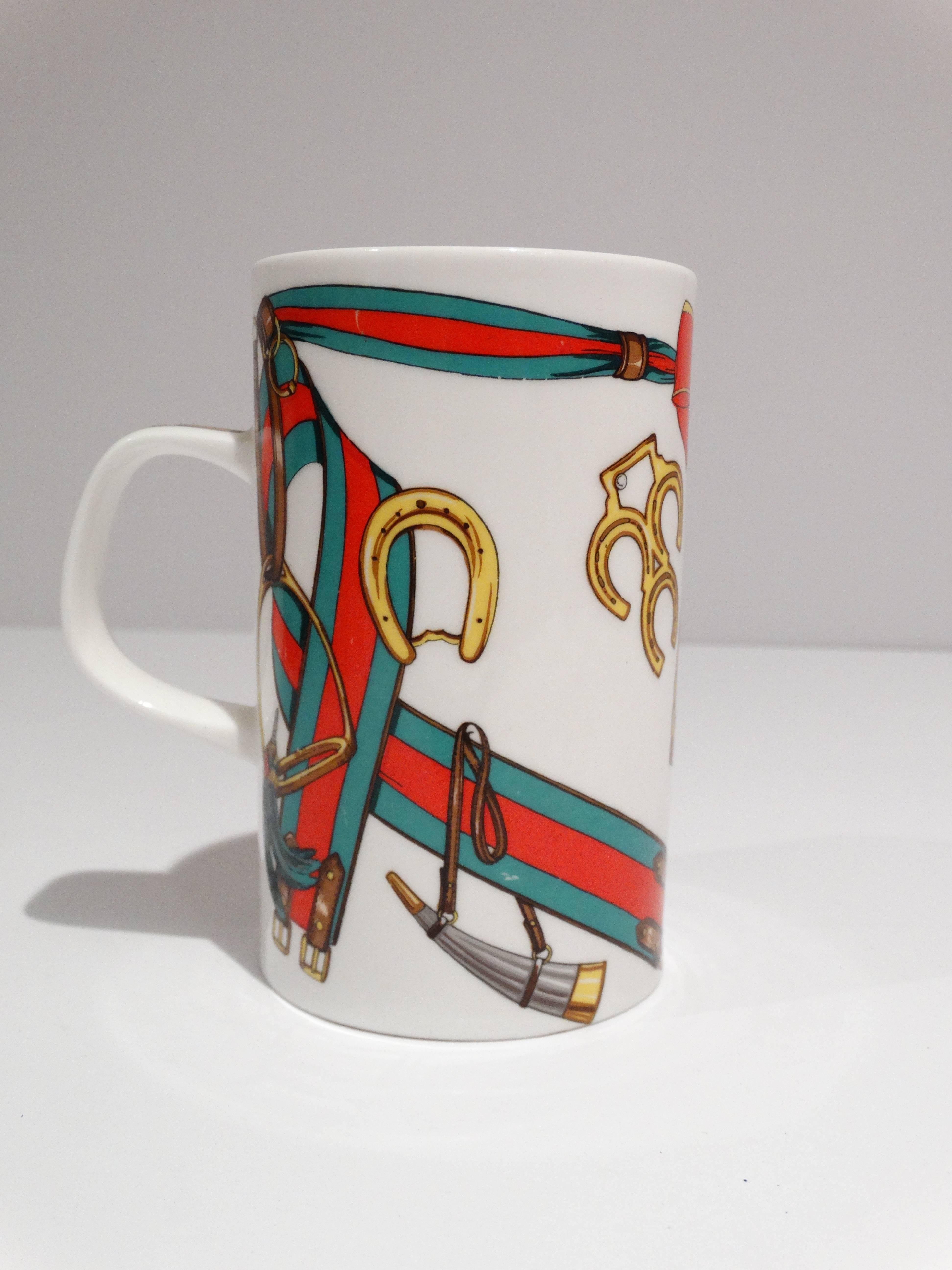 Wonderful GUCCI  holiday cup from the 1980's.  In excellent condition. No chips or cracks. Great for desk objet. 

Details: Fine Bone China / Made in England. 
Cup Height: 4 inches. 