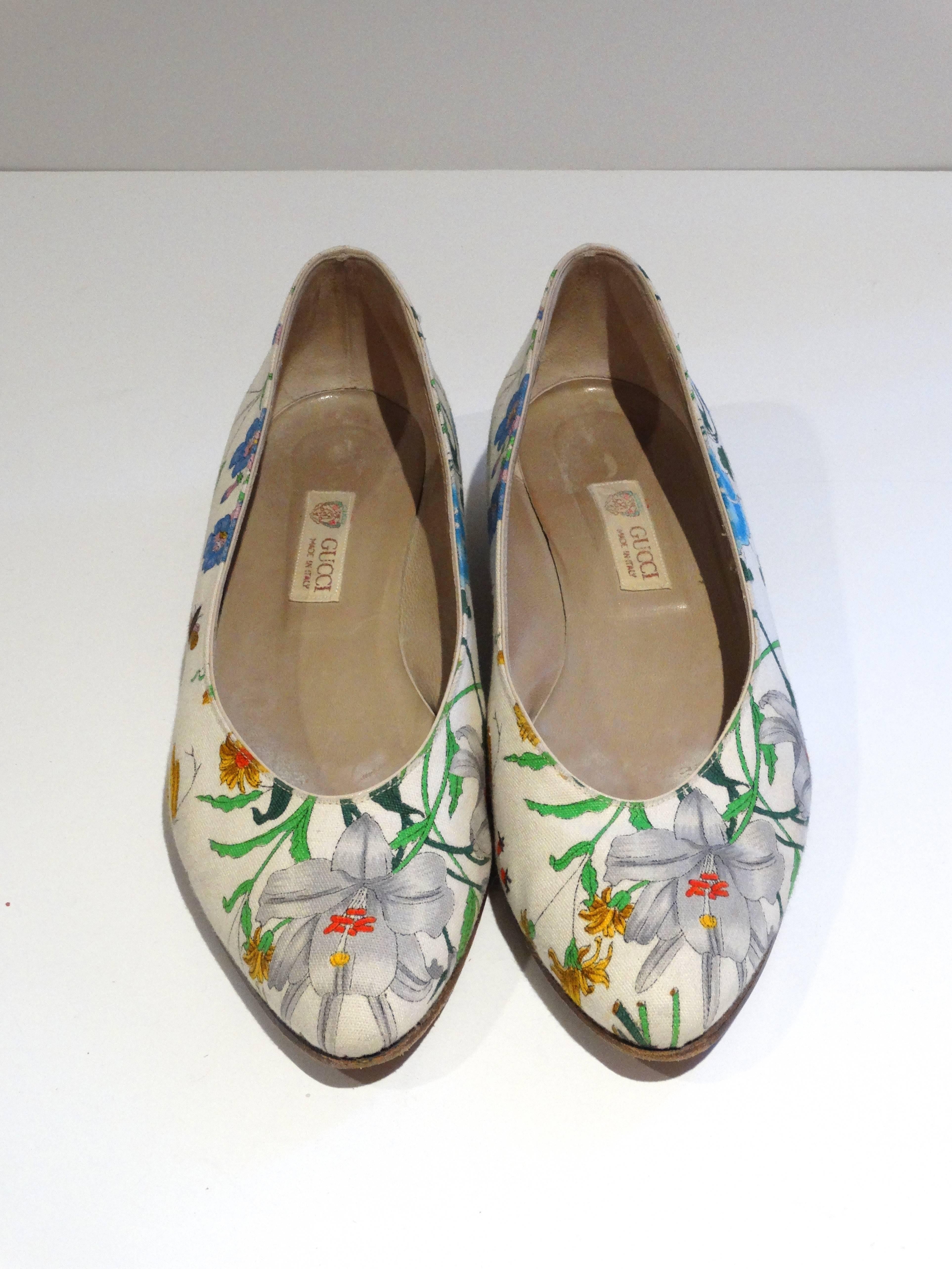 Beige Gucci Chaussures plates « Flora » des années 1980  en vente