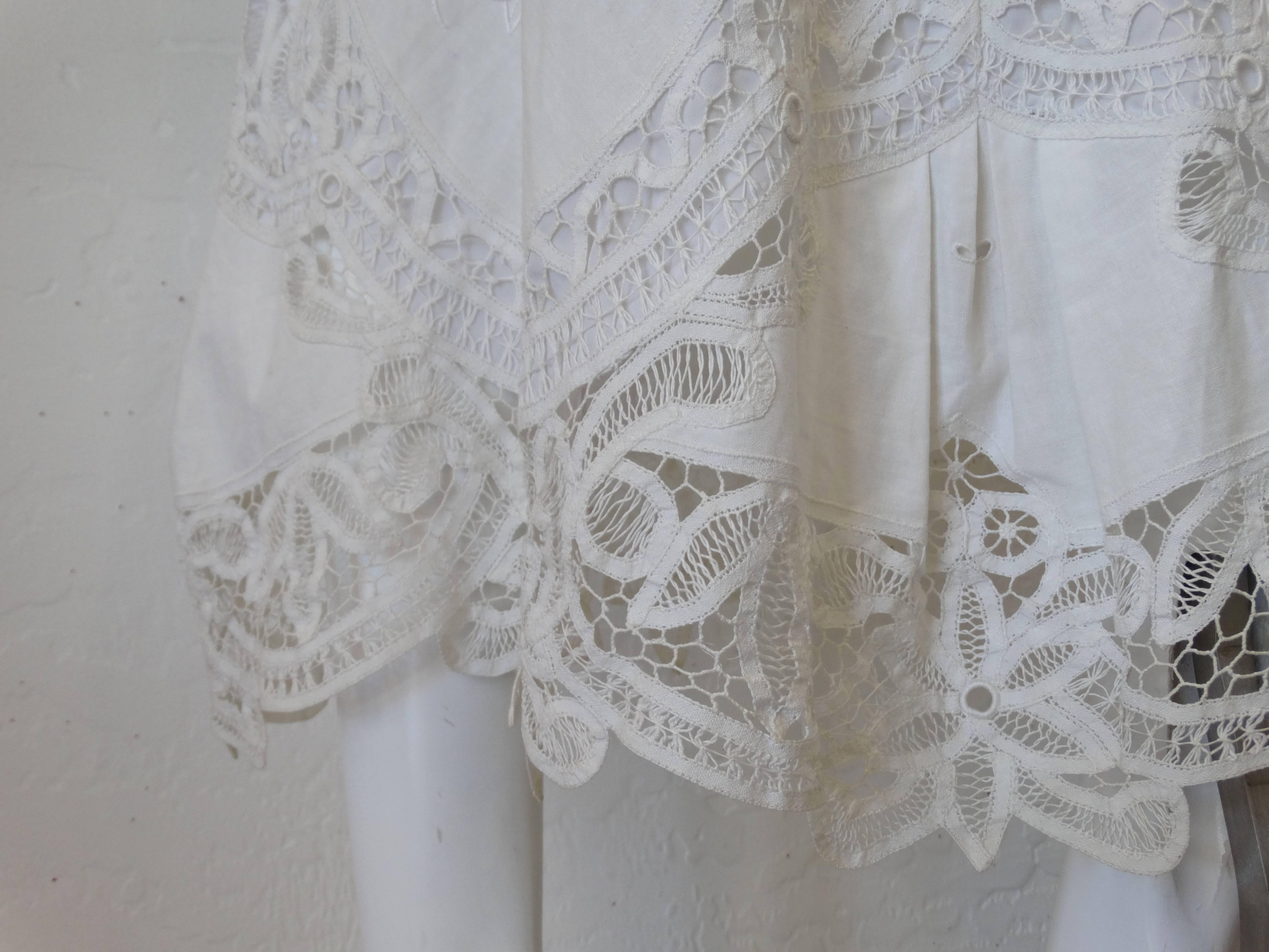 This gorgeous 1970s-1980s lace dress is in great vintage condition. Made by Becky Bisoulis- a Chicago designer known for her work with embroidery and lace. Creamy white cotton with lace overlays. Intricate cotton lace appliqué trim on the fluttery