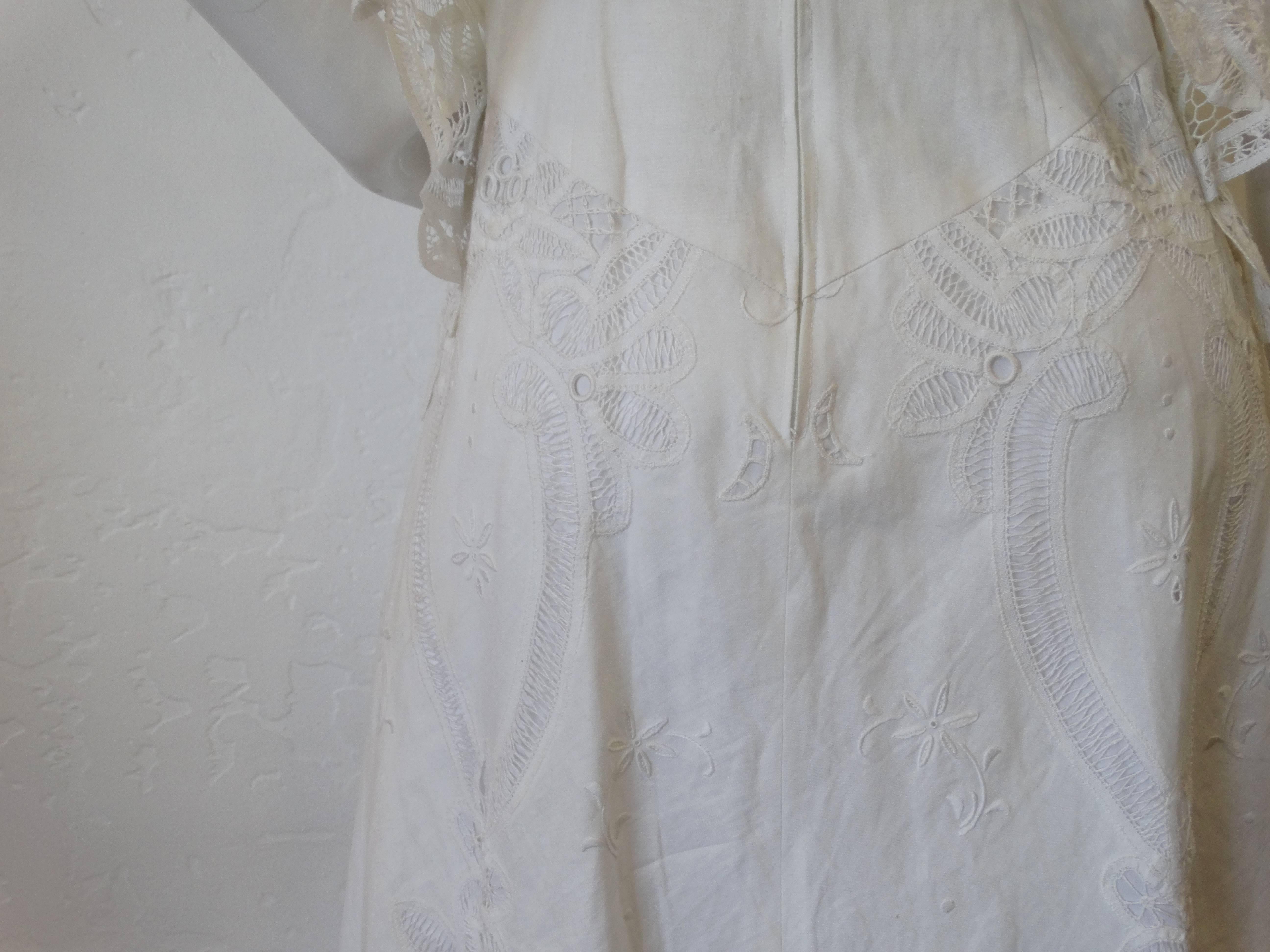 Cream Lace Applique Handkerchief Dress, 1970s  In Good Condition In Scottsdale, AZ
