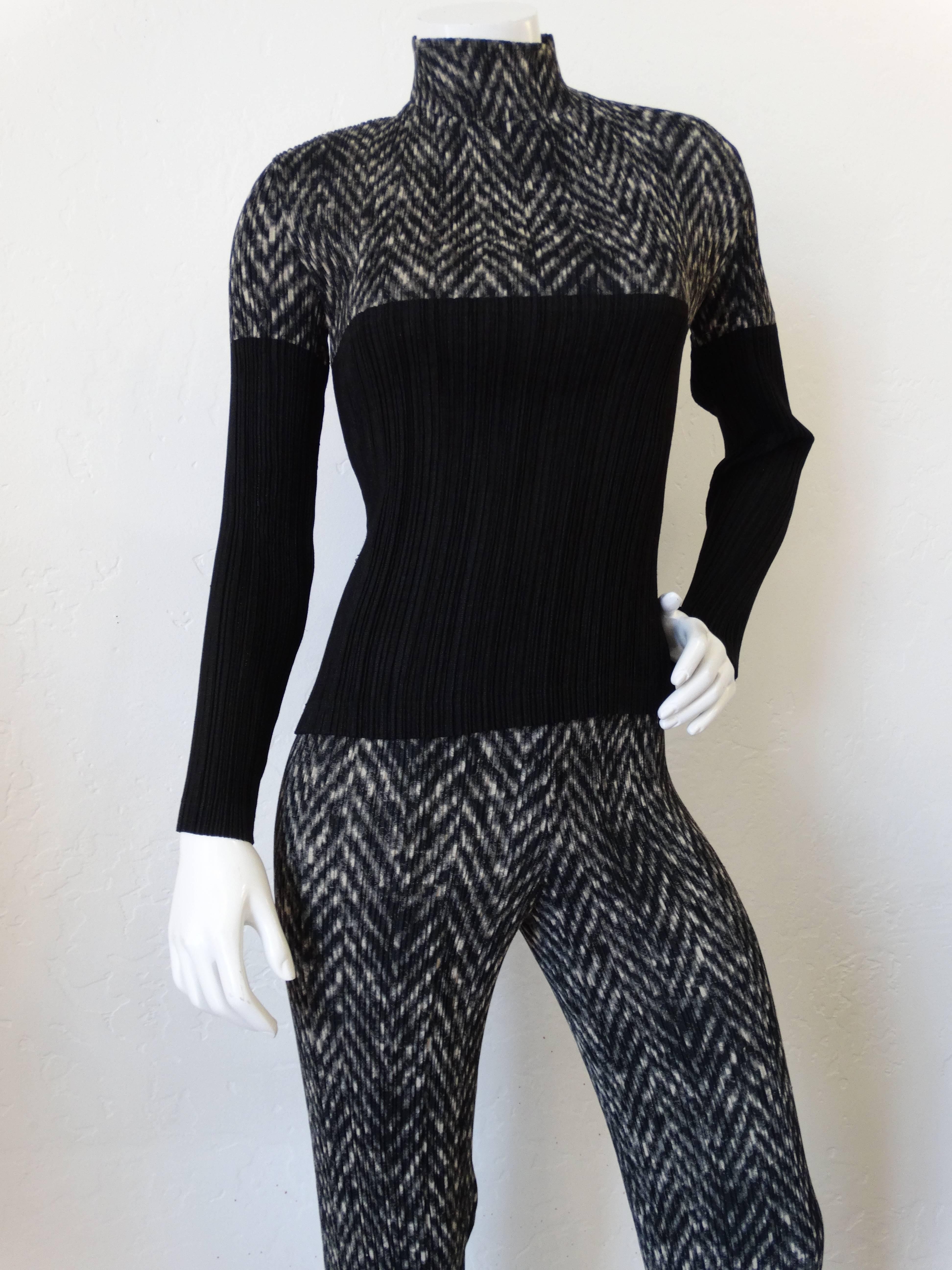 Issey Miyake Micro-pleated Chevon Printed Set  In Excellent Condition In Scottsdale, AZ