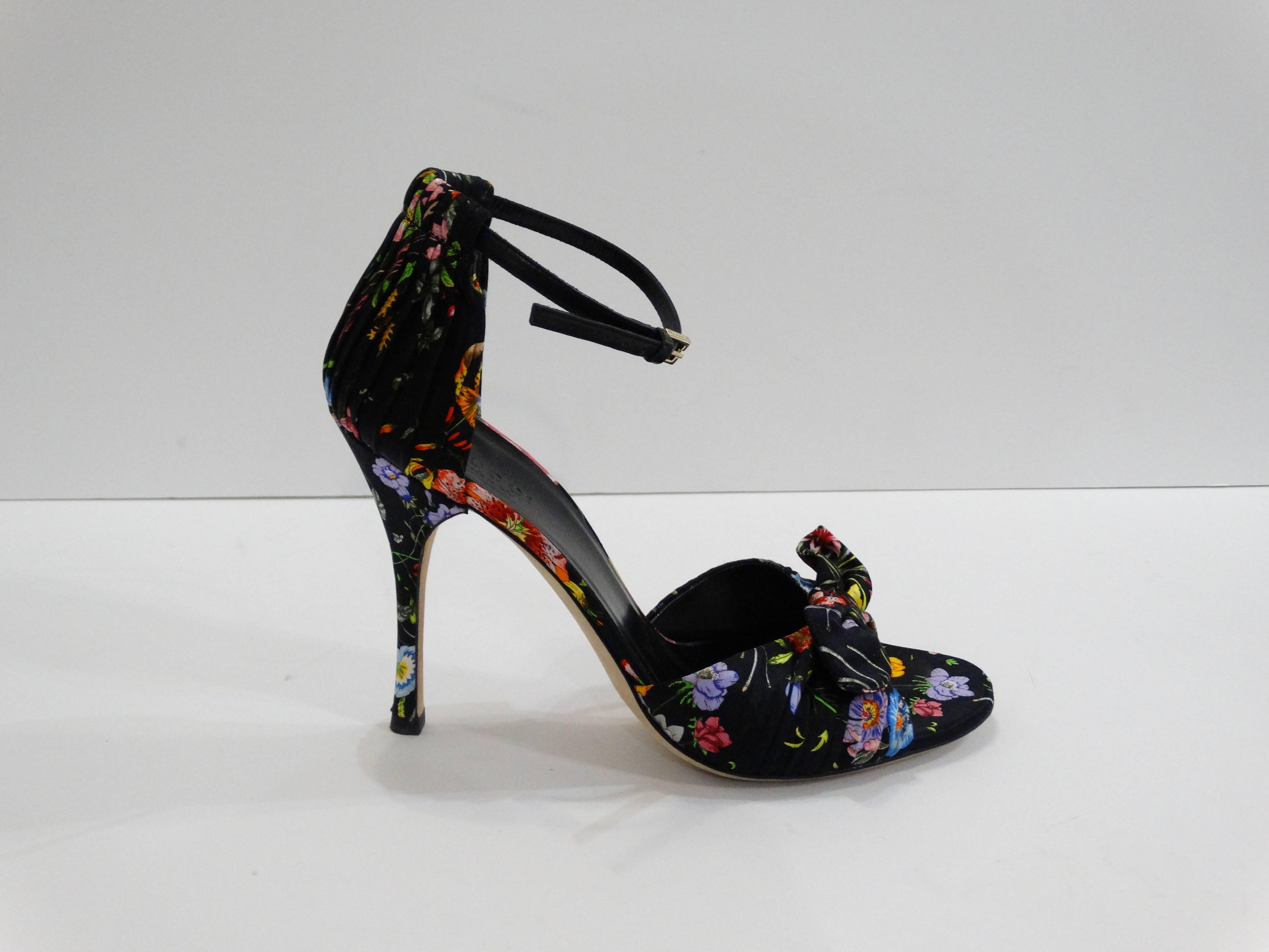 These fabulous flora Gucci peep-toe heels are in excellent condition. Silk black  multicolored floral satin. Adjustable ankle strap. 3 1/2 inches high Made in Italy. 

Marked a Size 8B. 