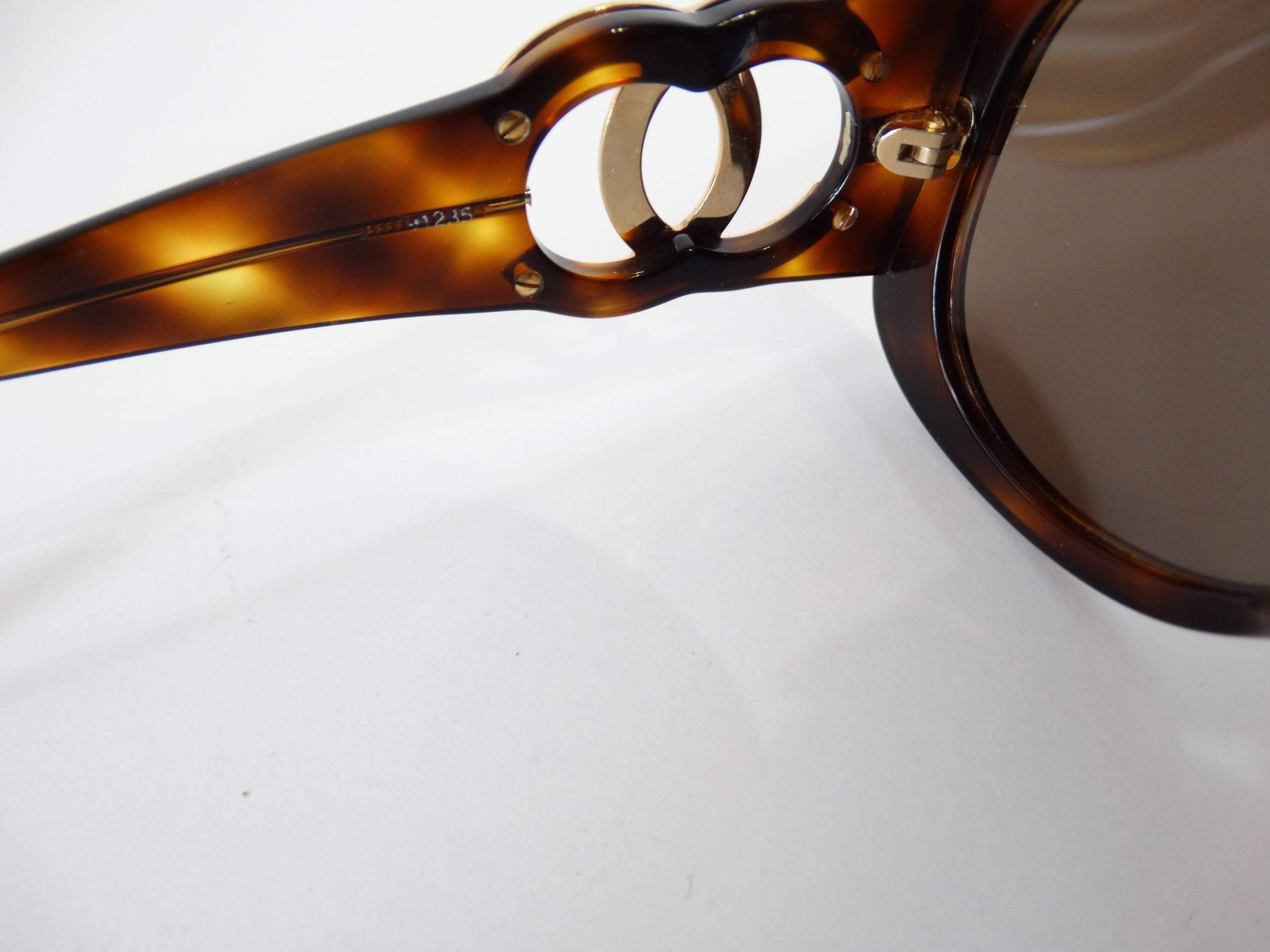 1990s Chanel Tortoise Shell Mod Sunglasses  In Excellent Condition In Scottsdale, AZ